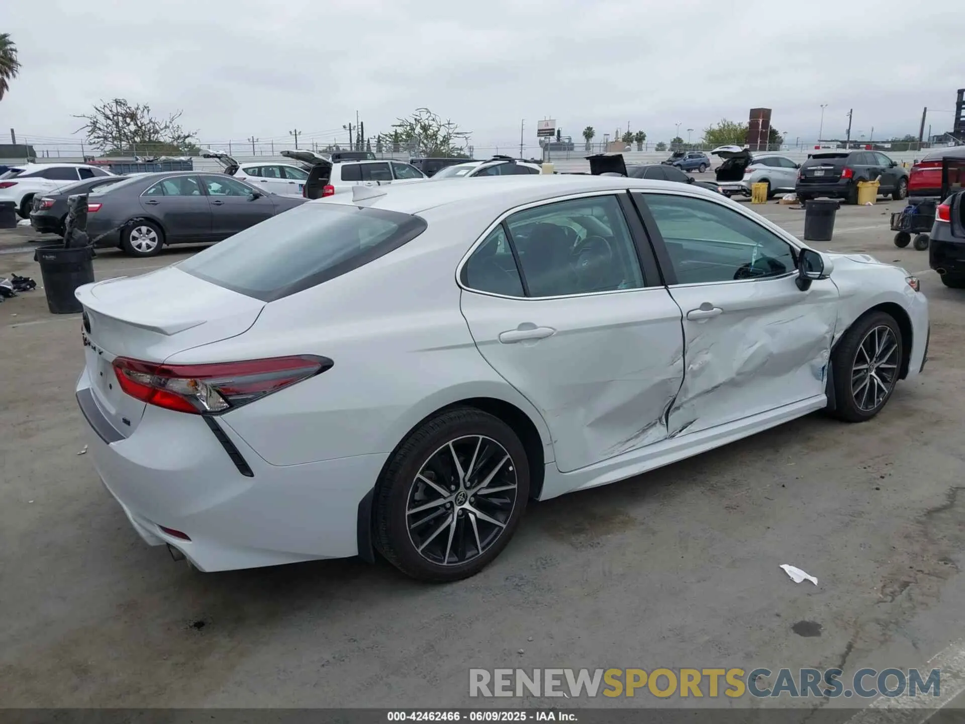4 Photograph of a damaged car 4T1T11AK9PU168816 TOYOTA CAMRY 2023