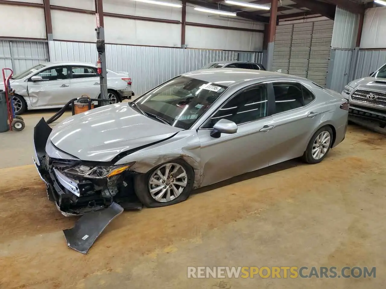 1 Фотография поврежденного автомобиля 4T1C11AK0RU209479 TOYOTA CAMRY 2024