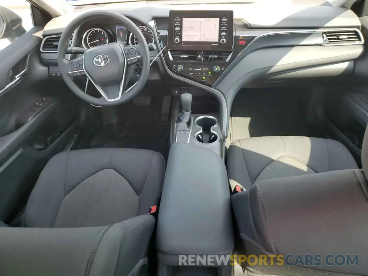 8 Фотография поврежденного автомобиля 4T1C11AK3RU235543 TOYOTA CAMRY 2024