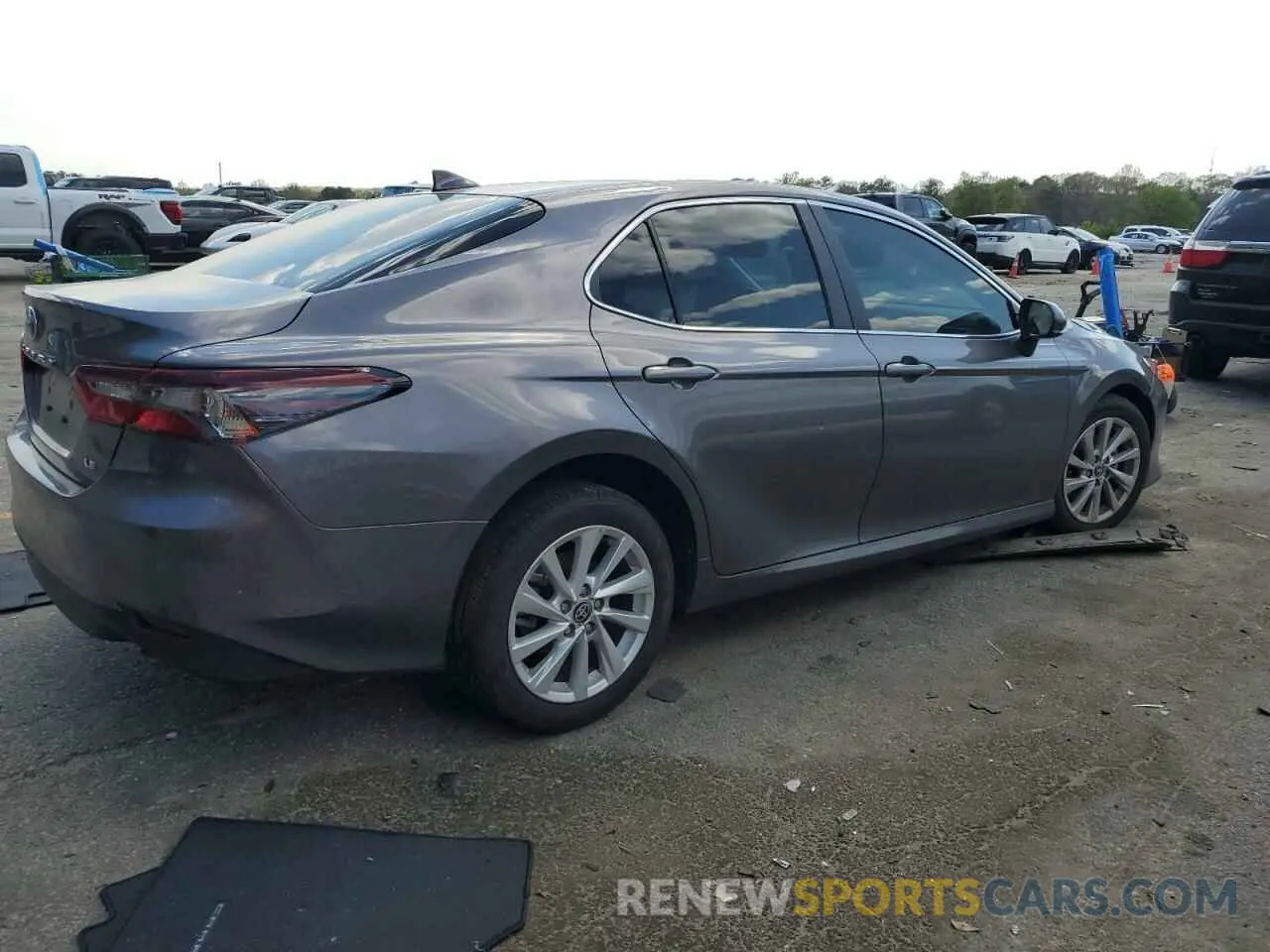 3 Фотография поврежденного автомобиля 4T1C11AK4RU206813 TOYOTA CAMRY 2024