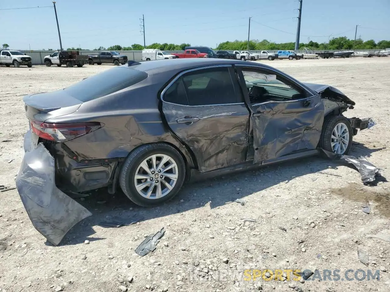 3 Фотография поврежденного автомобиля 4T1C11AK4RU896143 TOYOTA CAMRY 2024