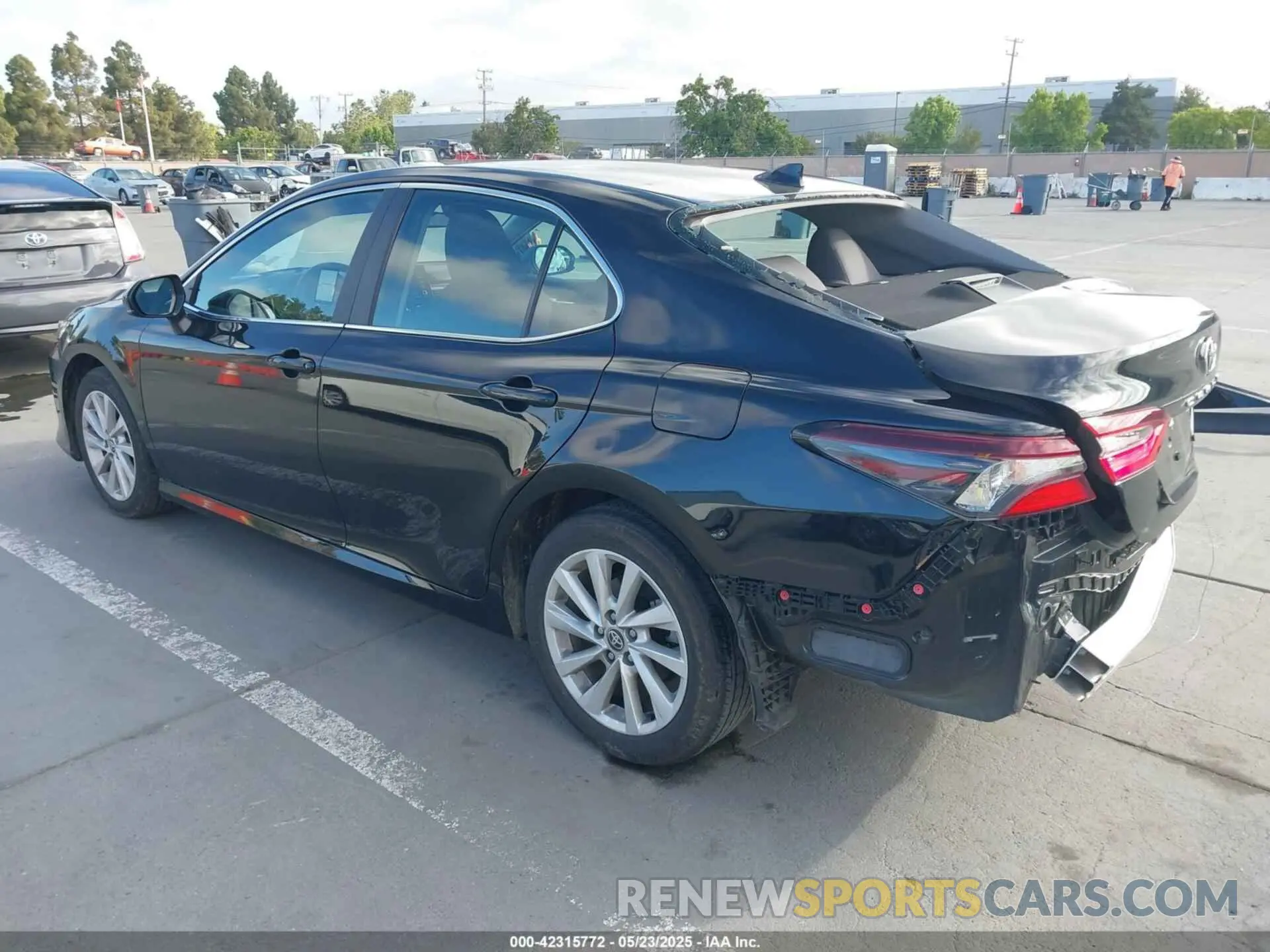 3 Фотография поврежденного автомобиля 4T1C11AK4RU915337 TOYOTA CAMRY 2024