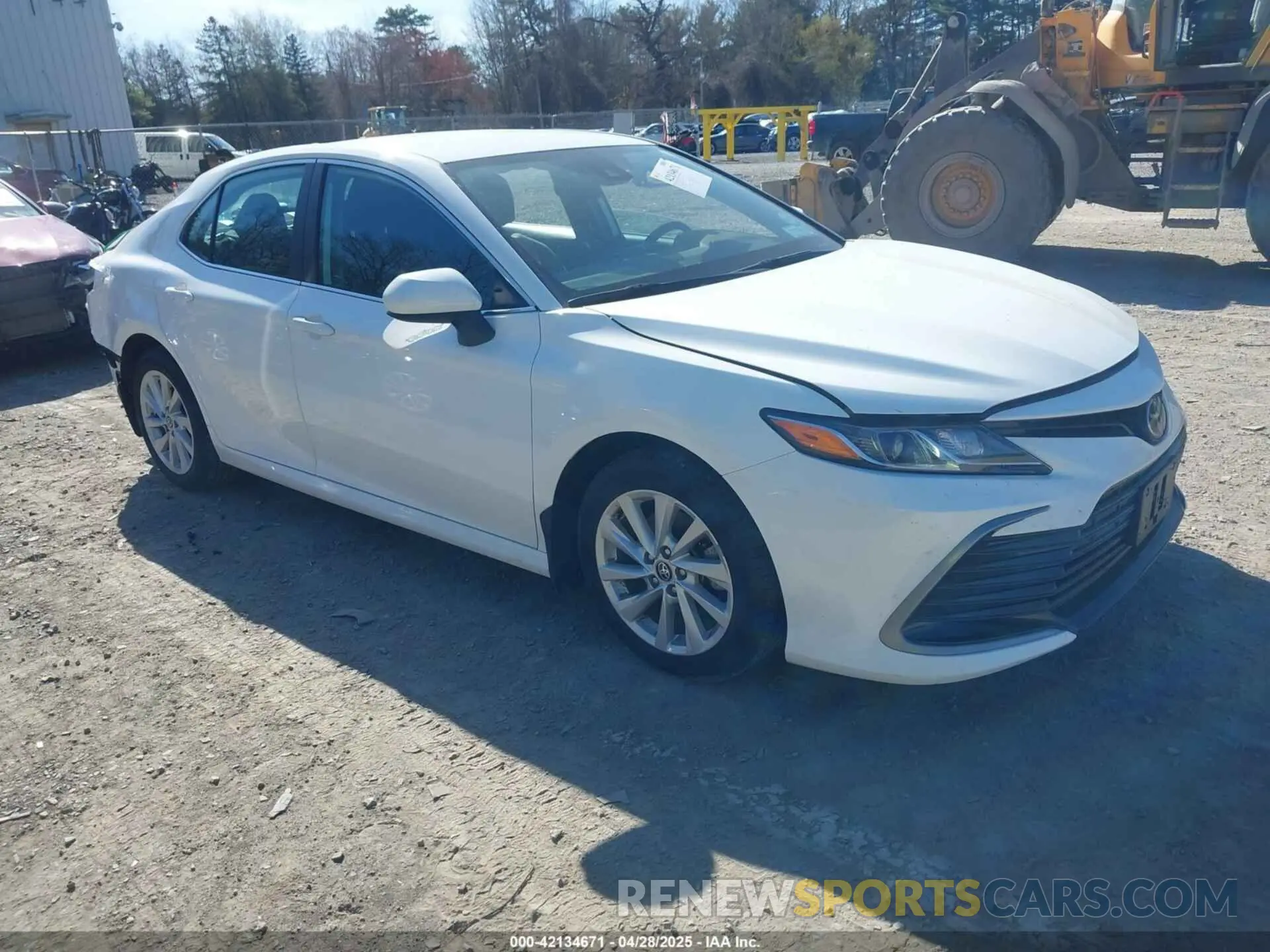 1 Фотография поврежденного автомобиля 4T1C11AK5RU193067 TOYOTA CAMRY 2024