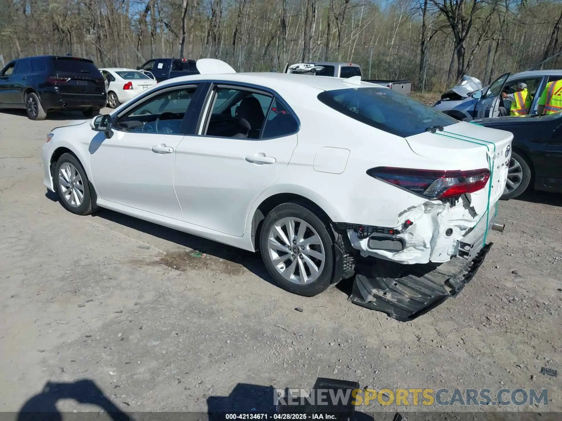 3 Фотография поврежденного автомобиля 4T1C11AK5RU193067 TOYOTA CAMRY 2024