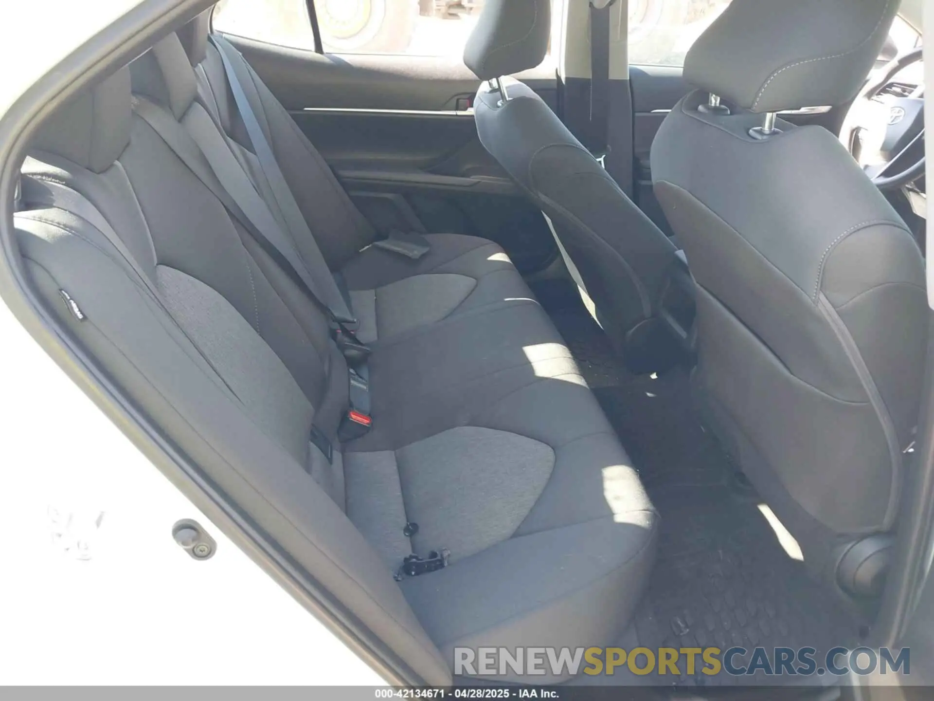 8 Фотография поврежденного автомобиля 4T1C11AK5RU193067 TOYOTA CAMRY 2024