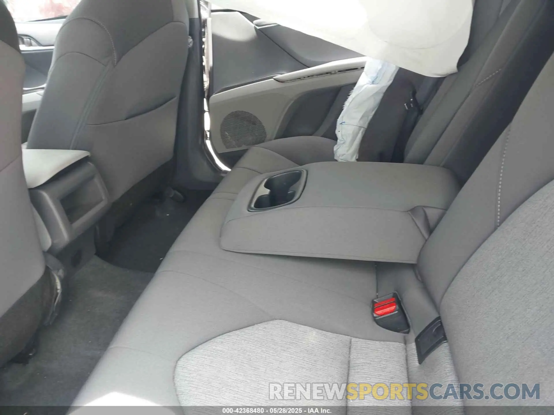 8 Фотография поврежденного автомобиля 4T1C11AK7RU208815 TOYOTA CAMRY 2024