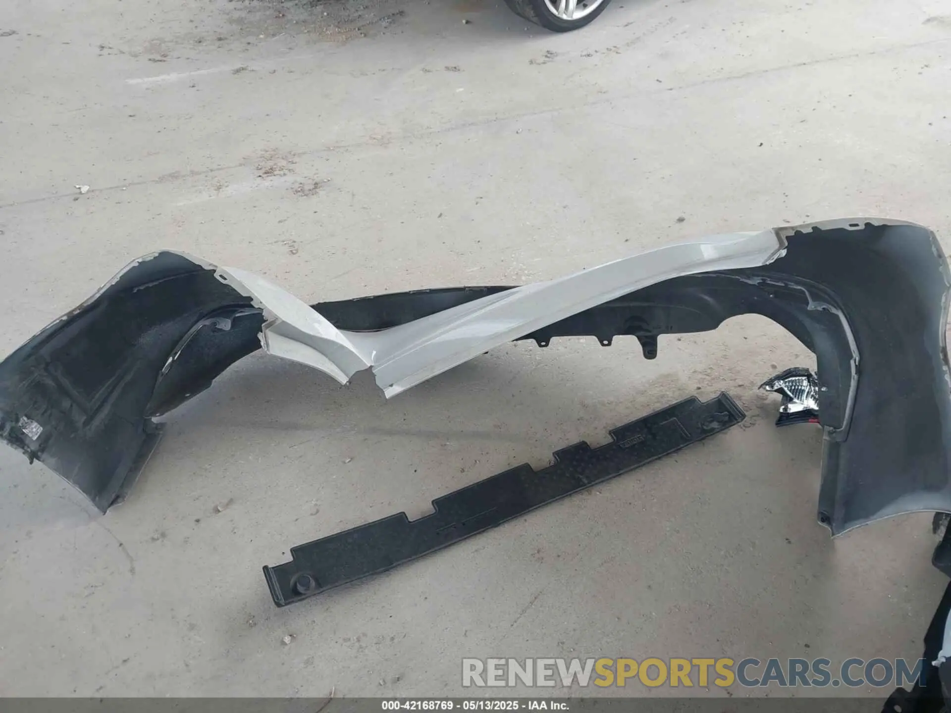12 Фотография поврежденного автомобиля 4T1C11AK8RU215529 TOYOTA CAMRY 2024