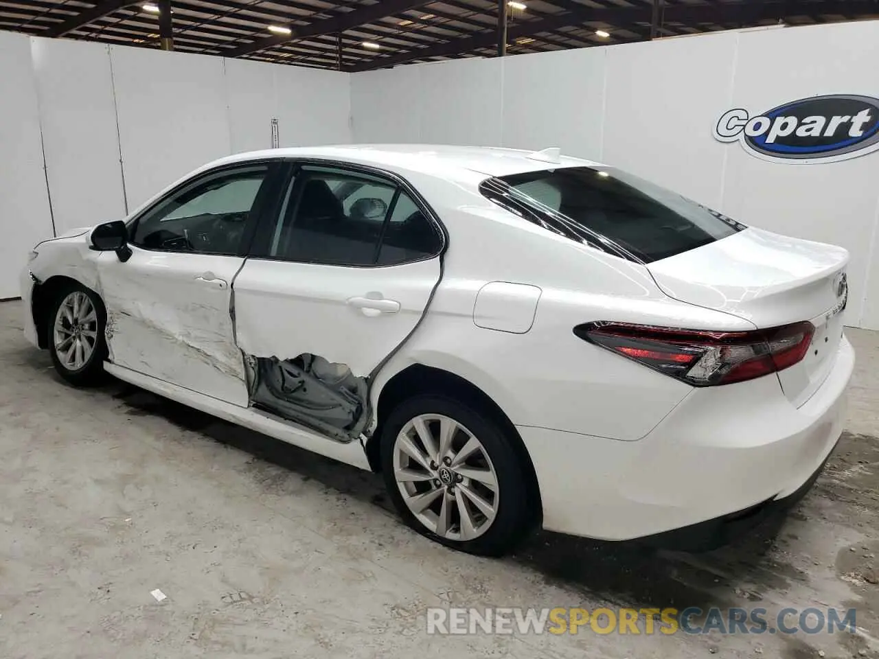 2 Фотография поврежденного автомобиля 4T1C11AK9RU872002 TOYOTA CAMRY 2024