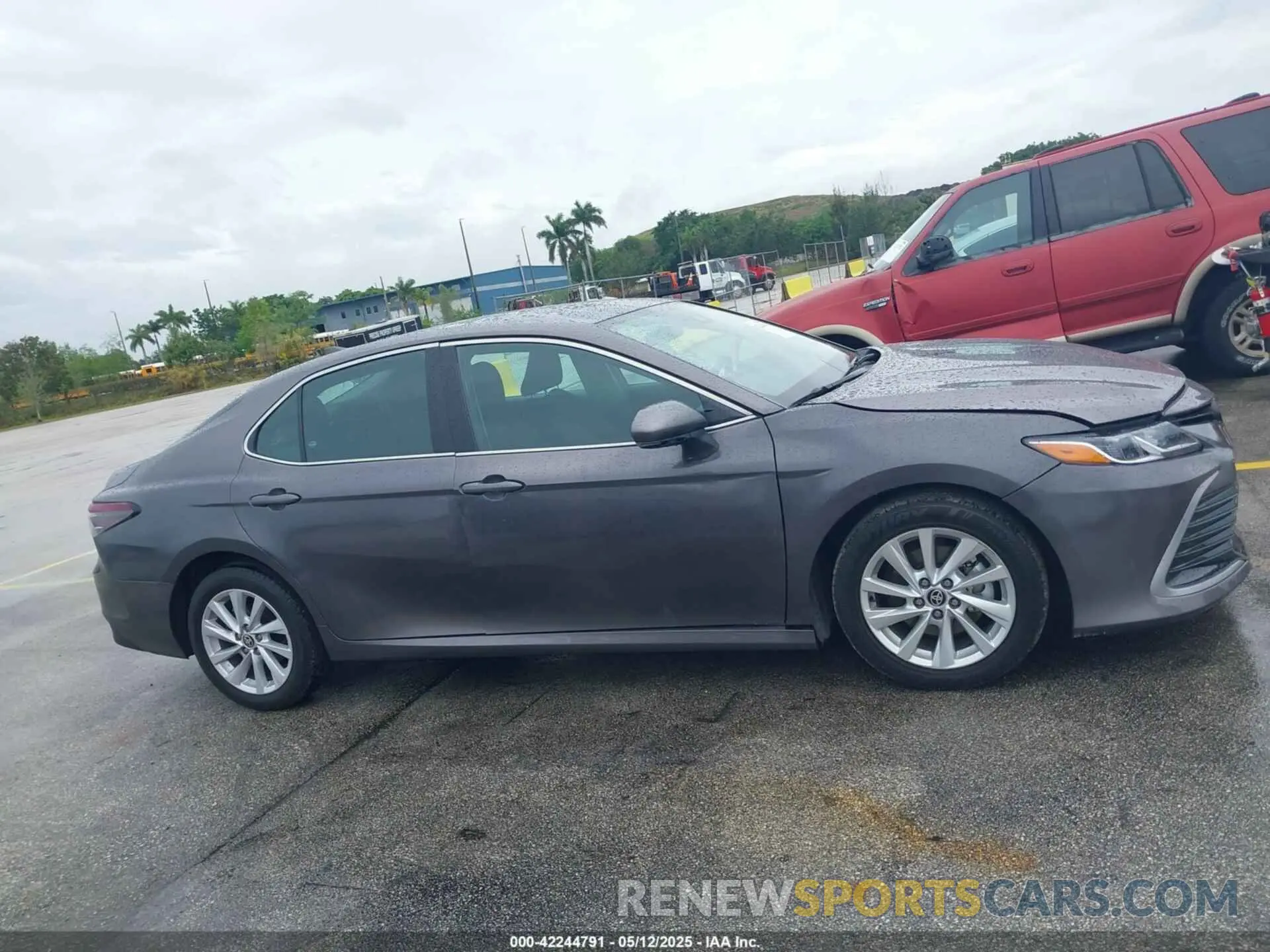 13 Photograph of a damaged car 4T1C11BK4RU129276 TOYOTA CAMRY 2024