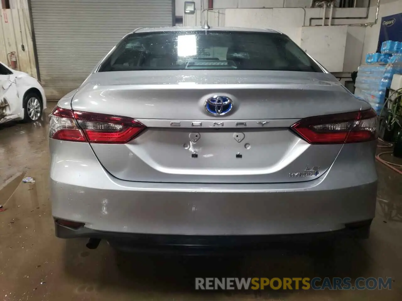 6 Photograph of a damaged car 4T1C31AK5RU066992 TOYOTA CAMRY 2024