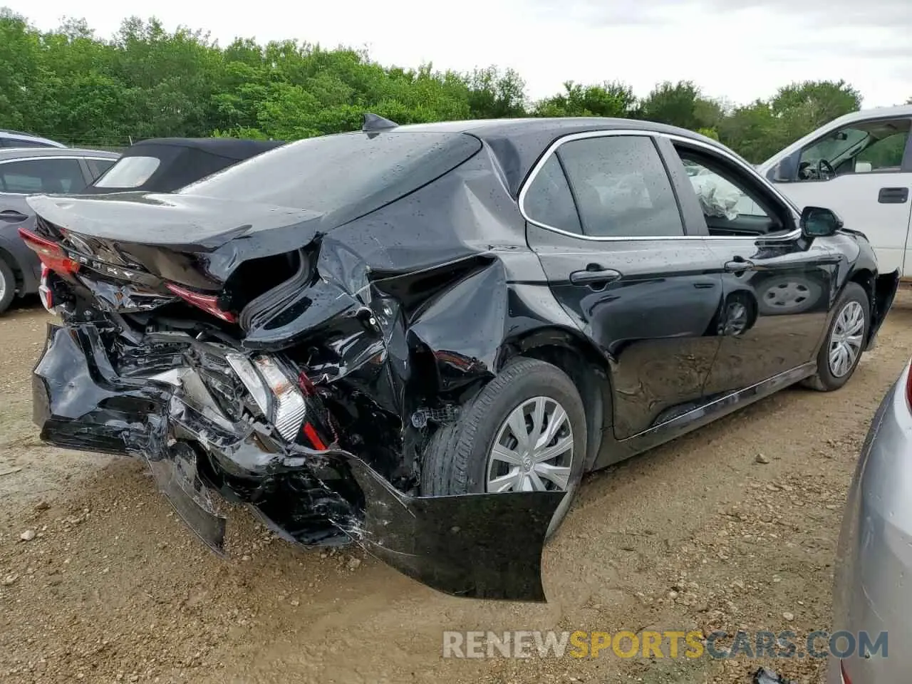3 Photograph of a damaged car 4T1C31AK6RU622923 TOYOTA CAMRY 2024