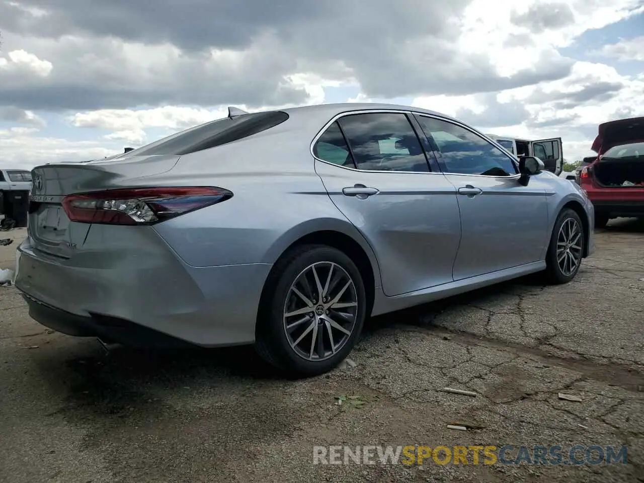 3 Фотография поврежденного автомобиля 4T1F11AK2RU887079 TOYOTA CAMRY 2024