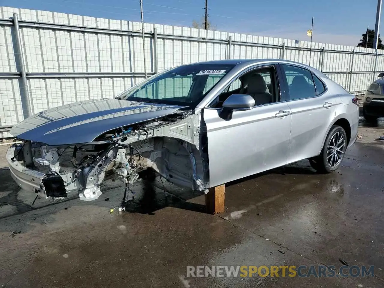 1 Фотография поврежденного автомобиля 4T1F11BK7RU112498 TOYOTA CAMRY 2024