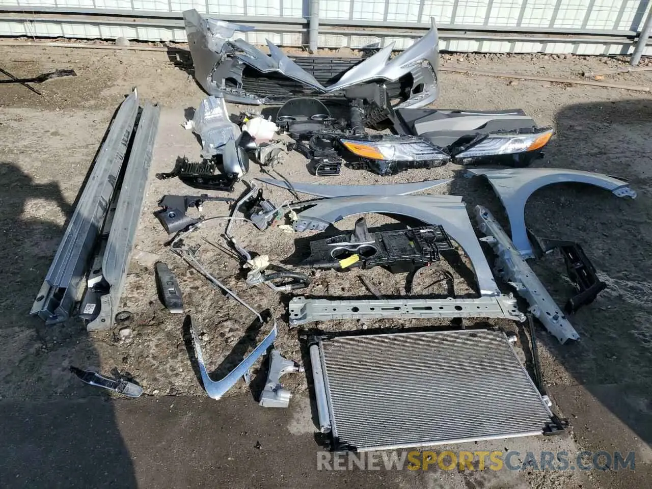 12 Фотография поврежденного автомобиля 4T1F11BK7RU112498 TOYOTA CAMRY 2024