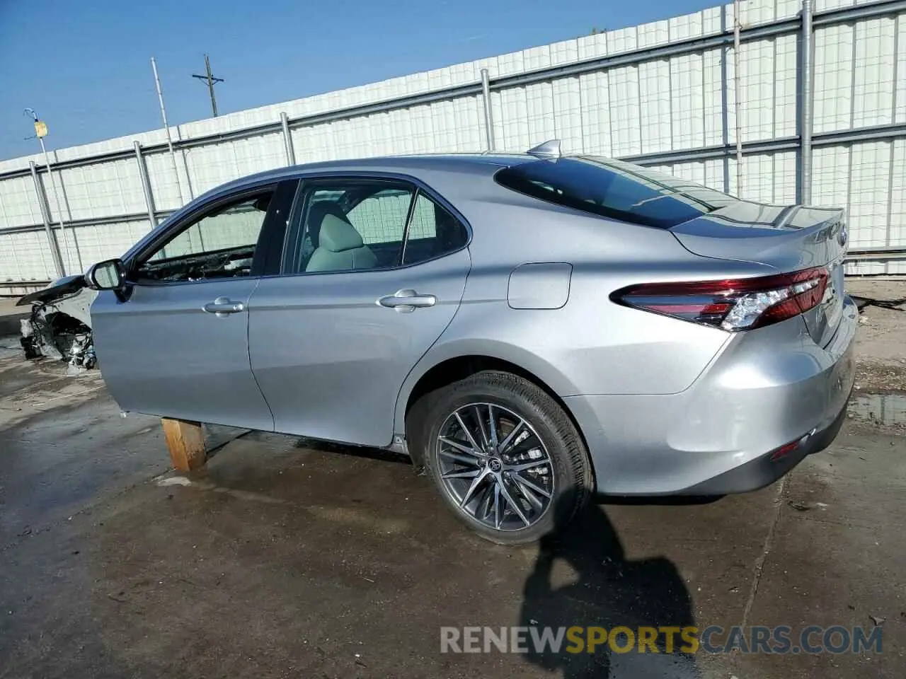 2 Фотография поврежденного автомобиля 4T1F11BK7RU112498 TOYOTA CAMRY 2024
