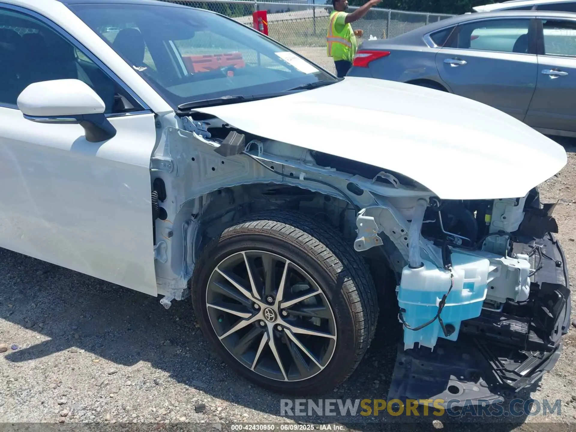 19 Photograph of a damaged car 4T1FZ1AK9RU095424 TOYOTA CAMRY 2024
