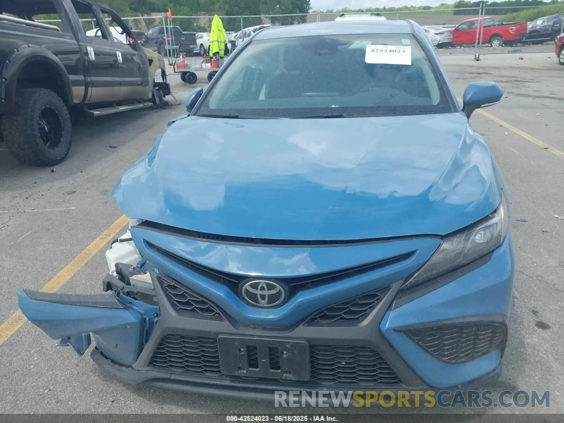12 Фотография поврежденного автомобиля 4T1G11AK0RU209869 TOYOTA CAMRY 2024