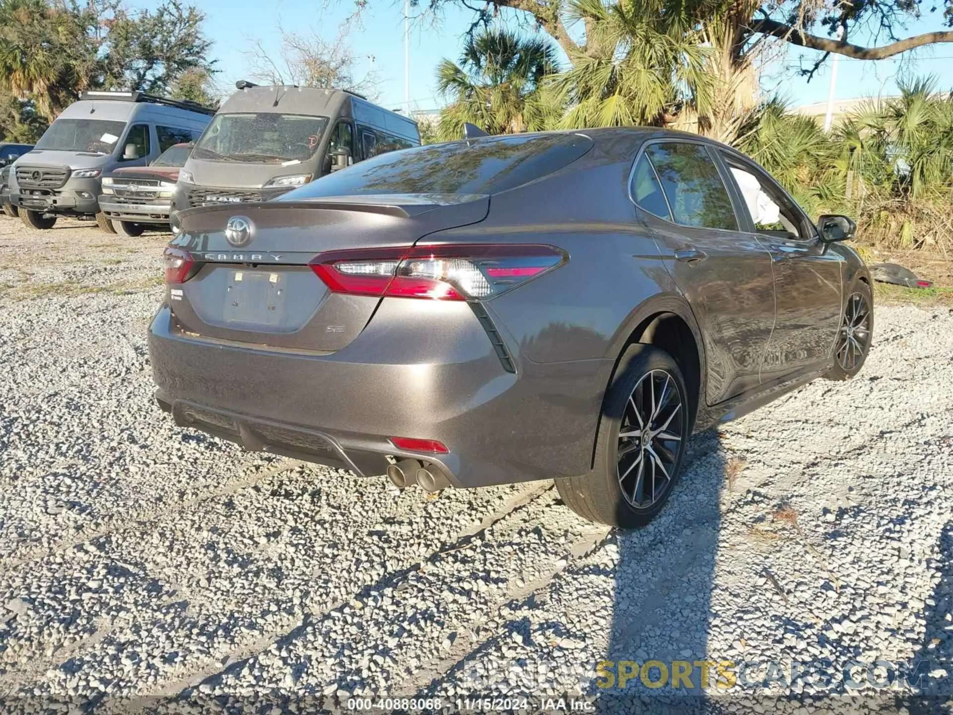 4 Фотография поврежденного автомобиля 4T1G11AK0RU247246 TOYOTA CAMRY 2024