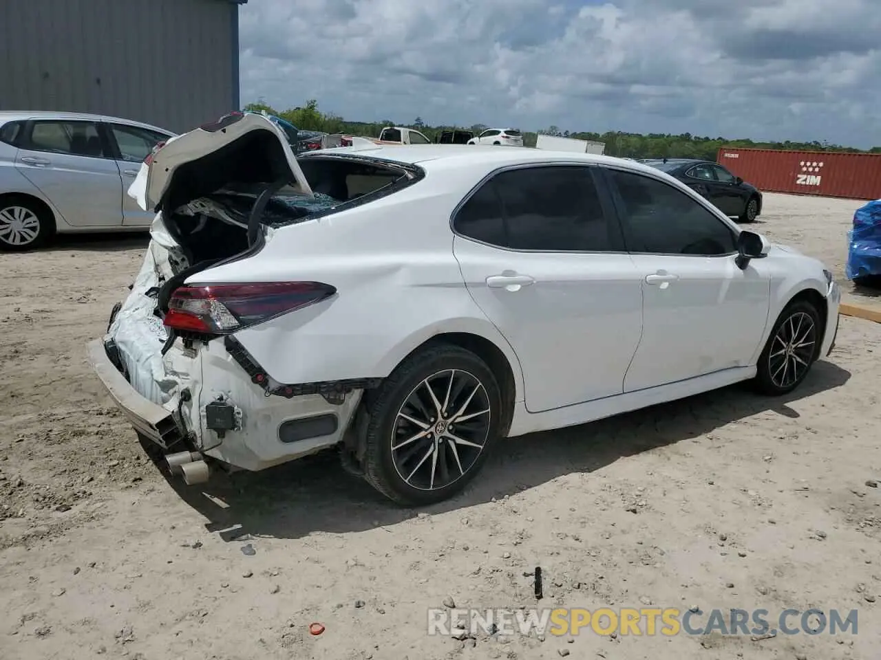 3 Фотография поврежденного автомобиля 4T1G11AK0RU870219 TOYOTA CAMRY 2024