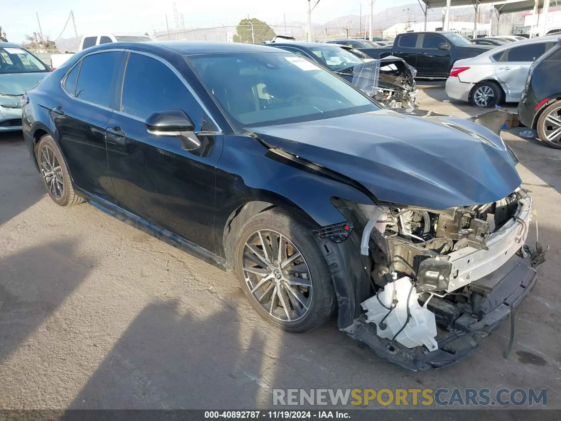 1 Фотография поврежденного автомобиля 4T1G11AK1RU189261 TOYOTA CAMRY 2024