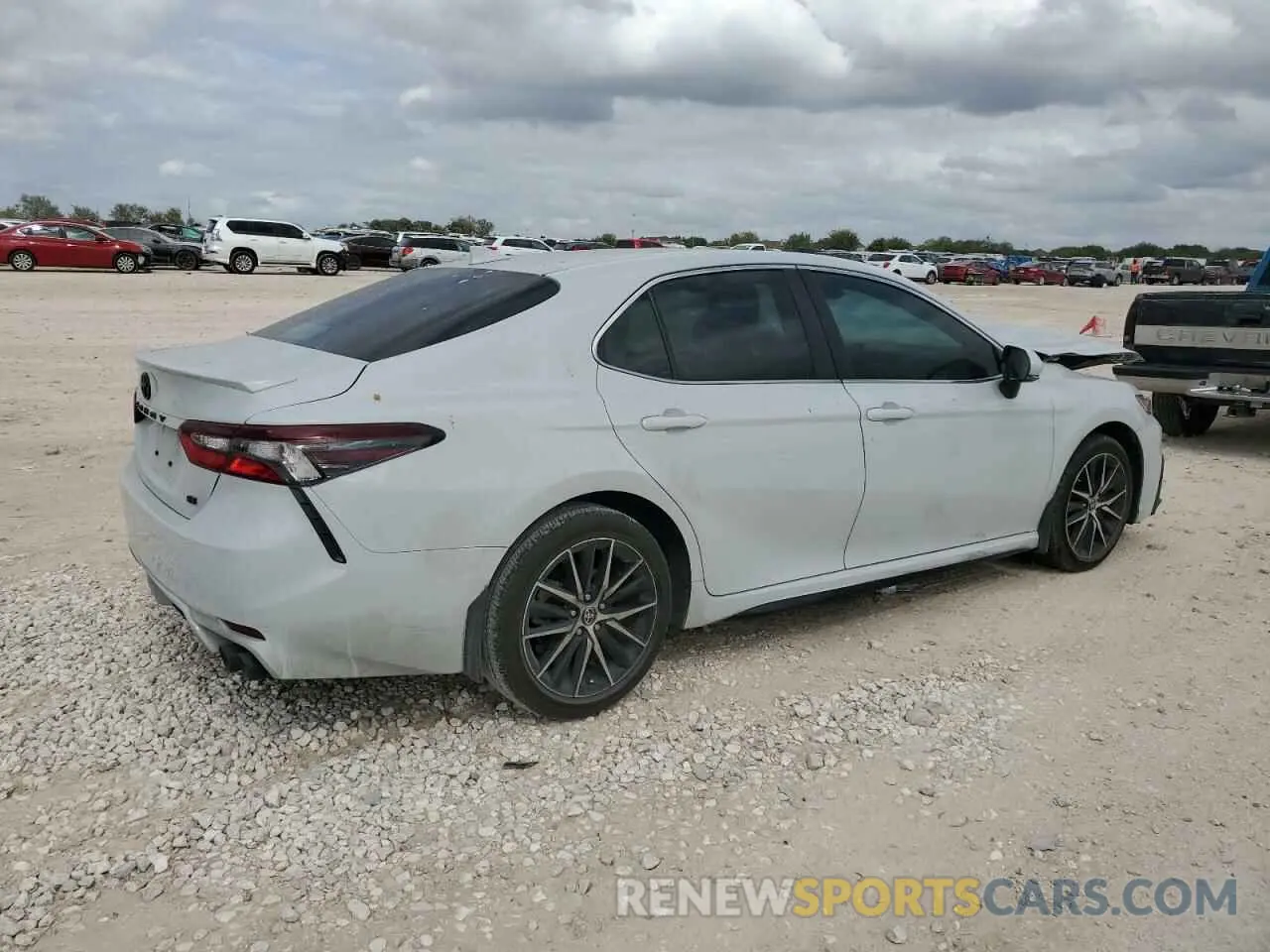 3 Фотография поврежденного автомобиля 4T1G11AK1RU209430 TOYOTA CAMRY 2024