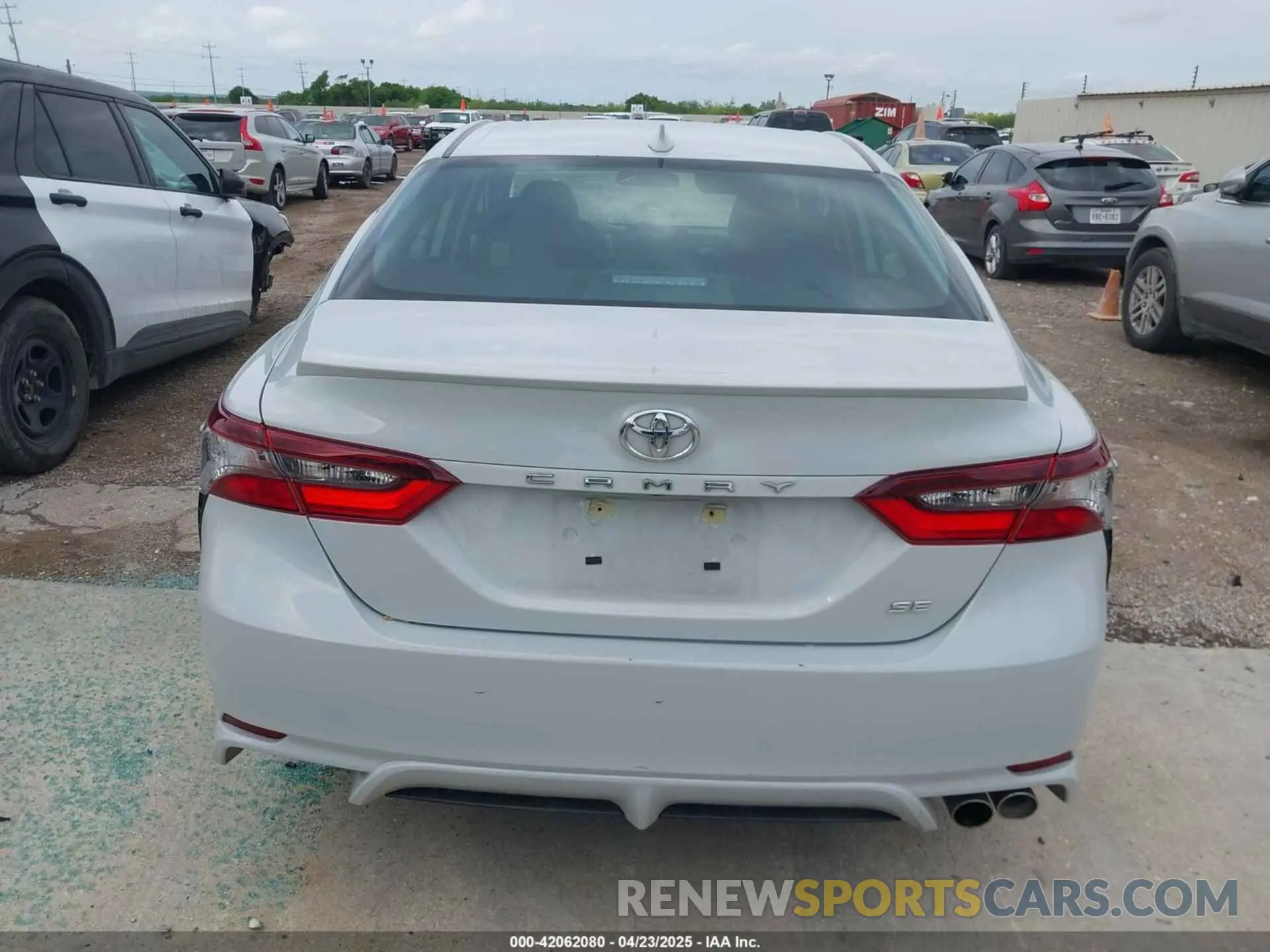 16 Фотография поврежденного автомобиля 4T1G11AK1RU212408 TOYOTA CAMRY 2024