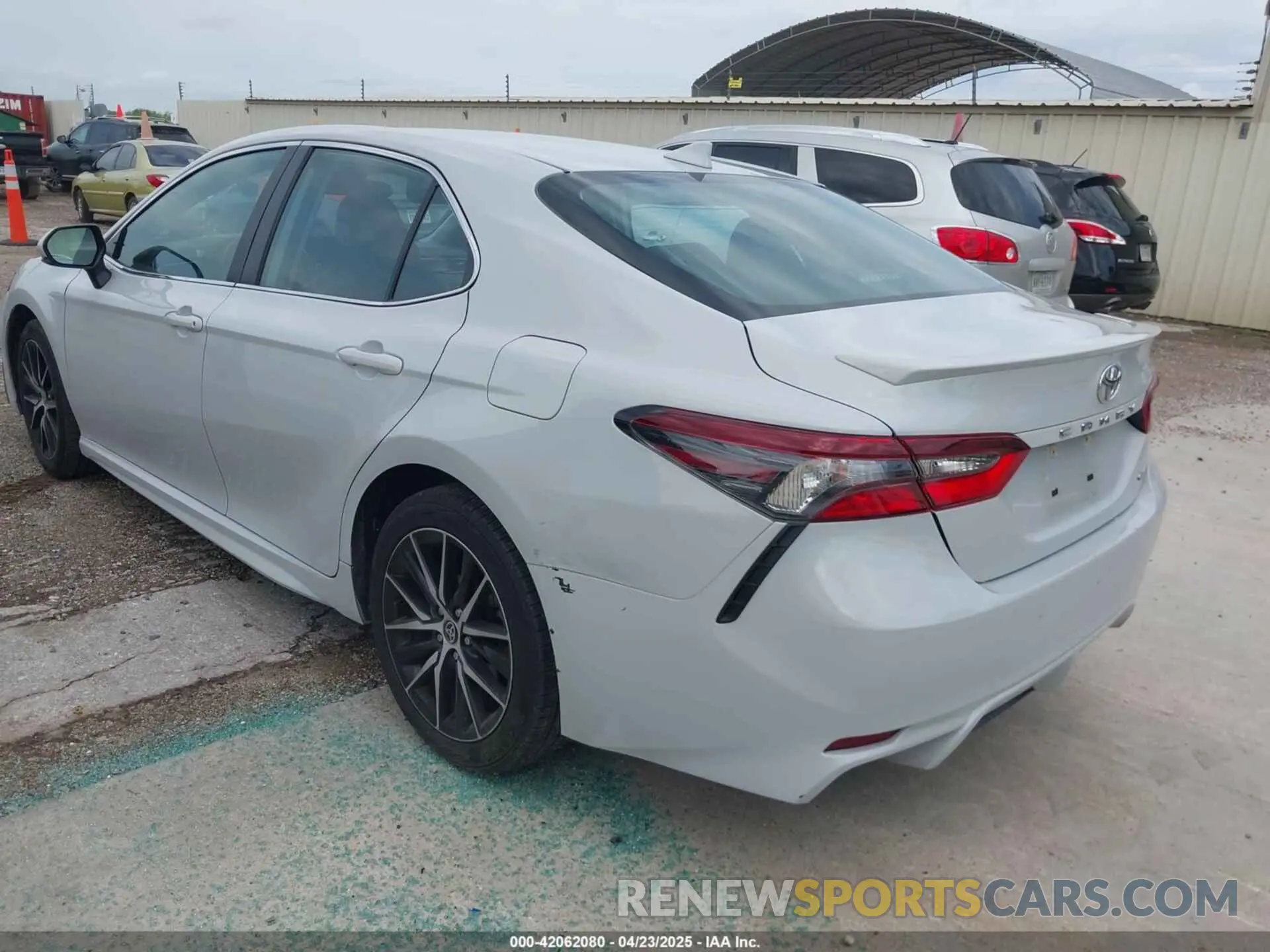 3 Фотография поврежденного автомобиля 4T1G11AK1RU212408 TOYOTA CAMRY 2024