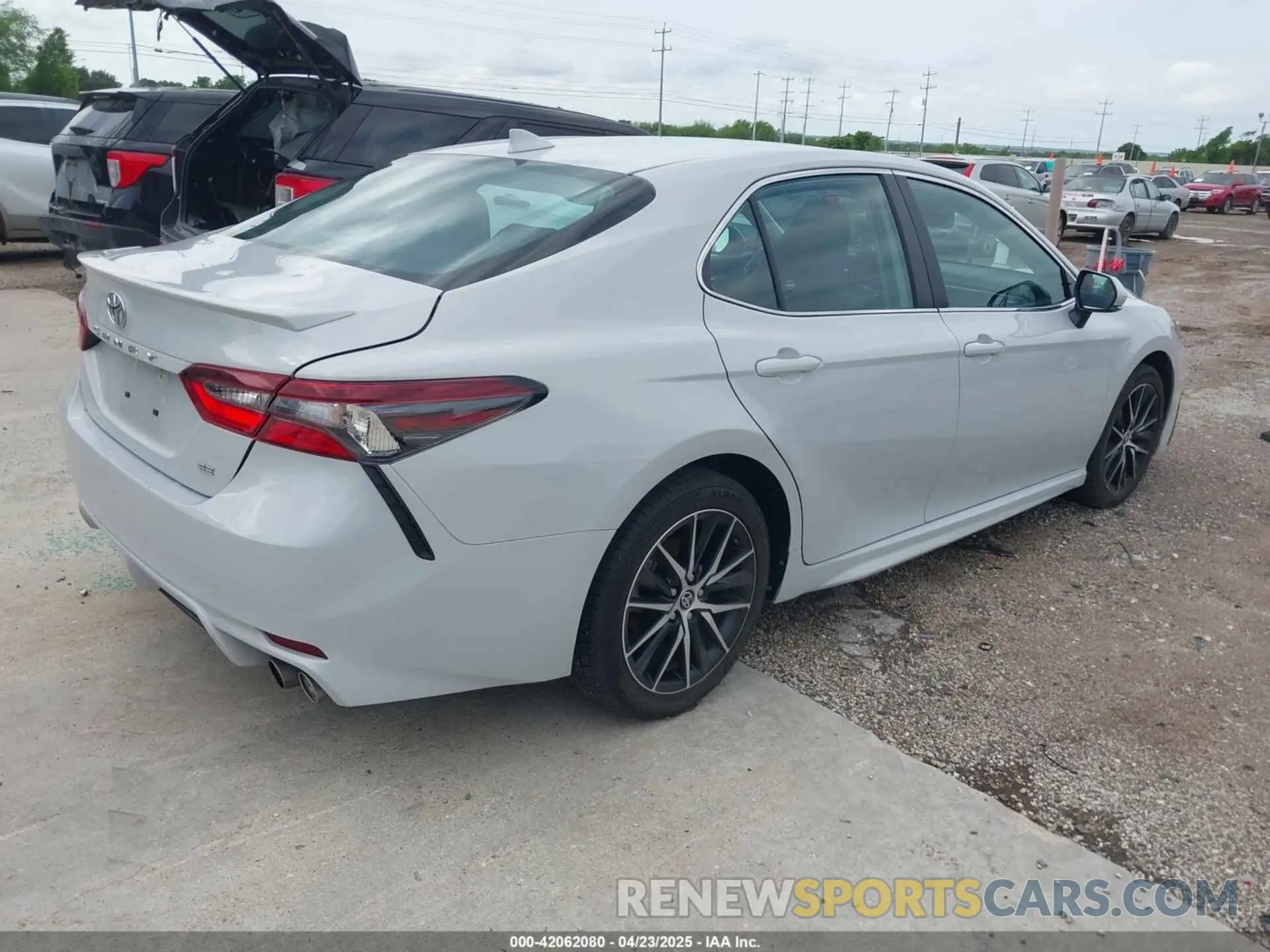 4 Фотография поврежденного автомобиля 4T1G11AK1RU212408 TOYOTA CAMRY 2024