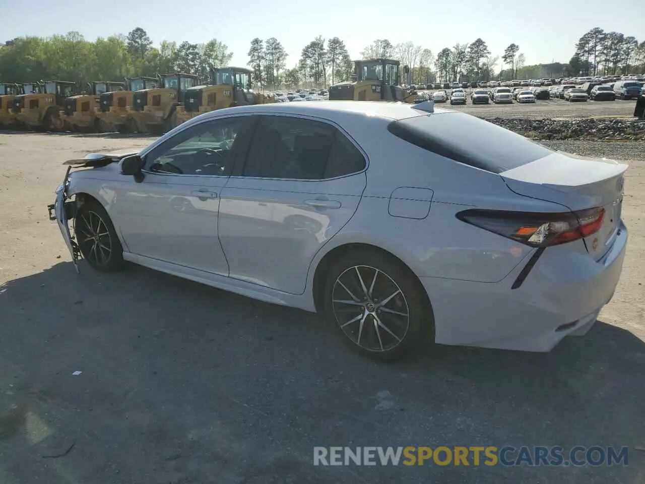 2 Фотография поврежденного автомобиля 4T1G11AK1RU261933 TOYOTA CAMRY 2024
