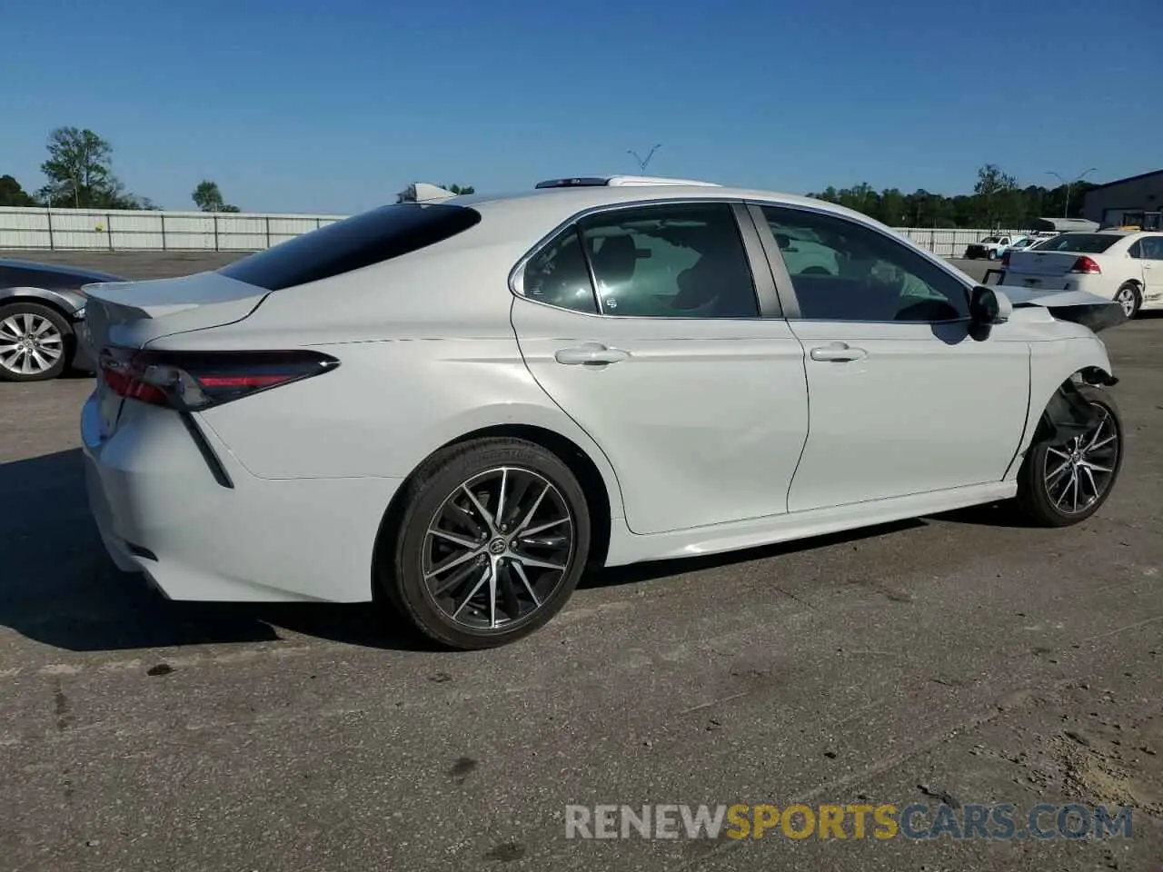 3 Фотография поврежденного автомобиля 4T1G11AK1RU261933 TOYOTA CAMRY 2024