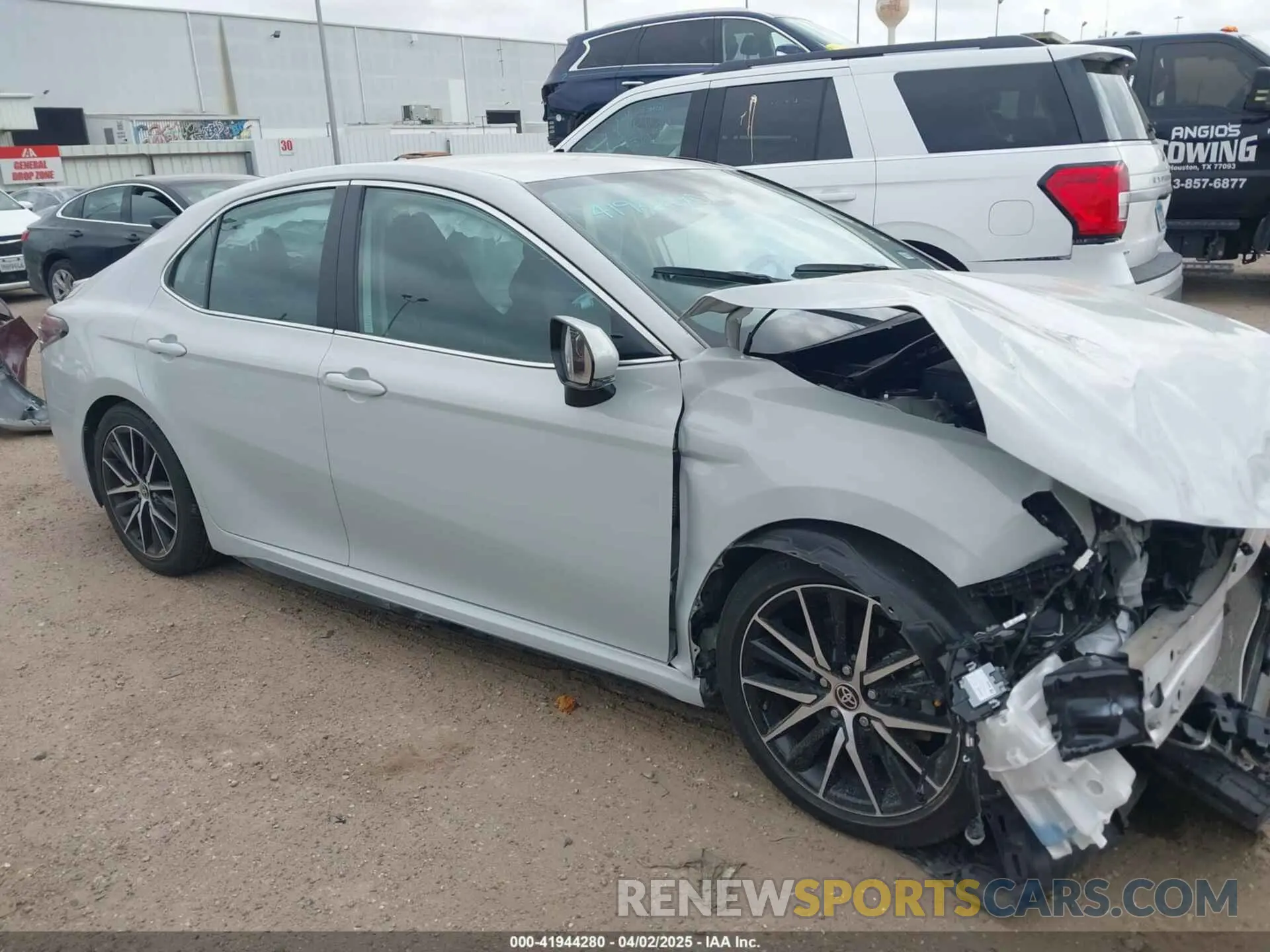 14 Фотография поврежденного автомобиля 4T1G11AK4RU211060 TOYOTA CAMRY 2024