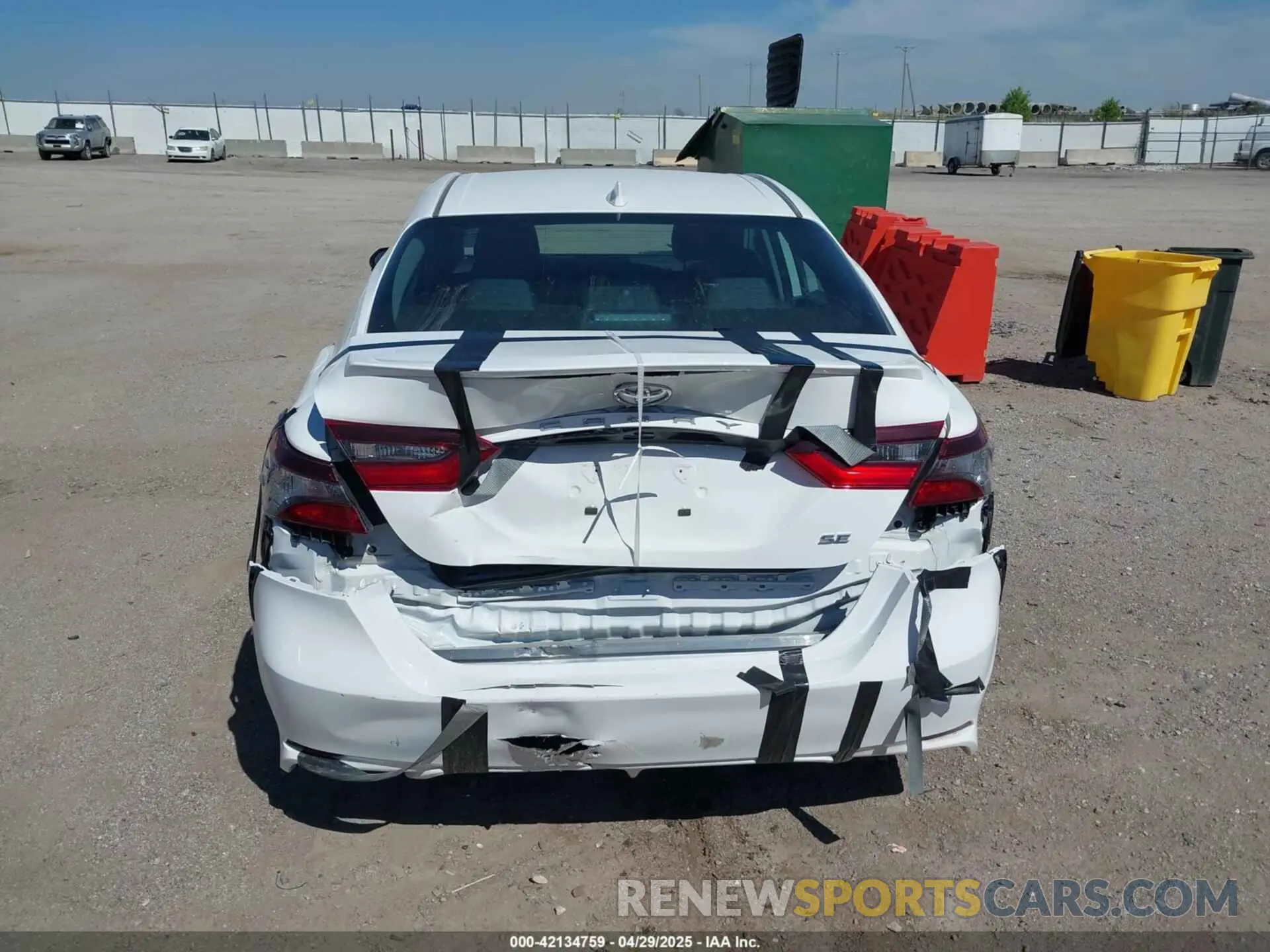 12 Фотография поврежденного автомобиля 4T1G11AK4RU247587 TOYOTA CAMRY 2024
