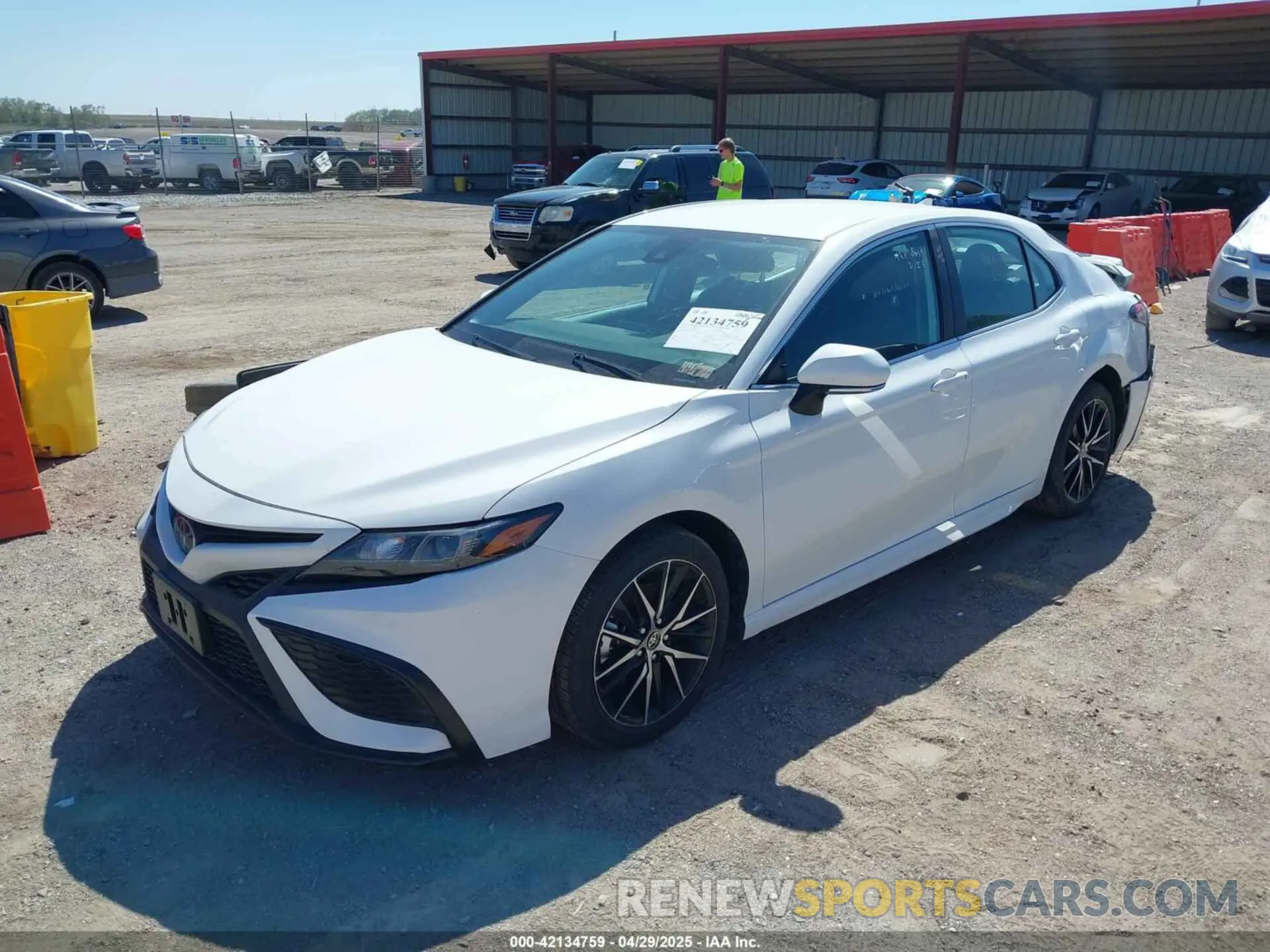2 Фотография поврежденного автомобиля 4T1G11AK4RU247587 TOYOTA CAMRY 2024