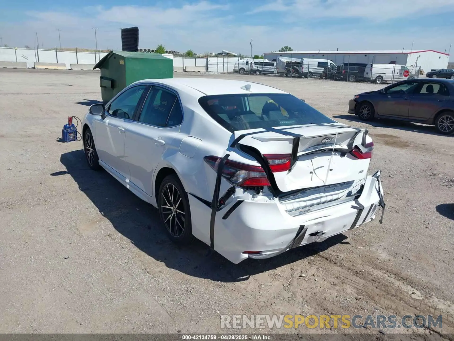 3 Фотография поврежденного автомобиля 4T1G11AK4RU247587 TOYOTA CAMRY 2024
