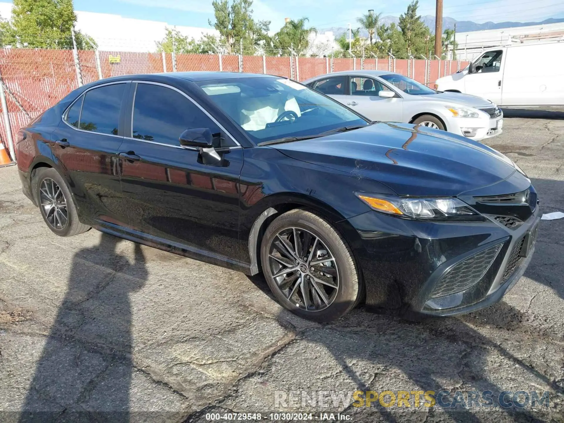 1 Фотография поврежденного автомобиля 4T1G11AK4RU853083 TOYOTA CAMRY 2024