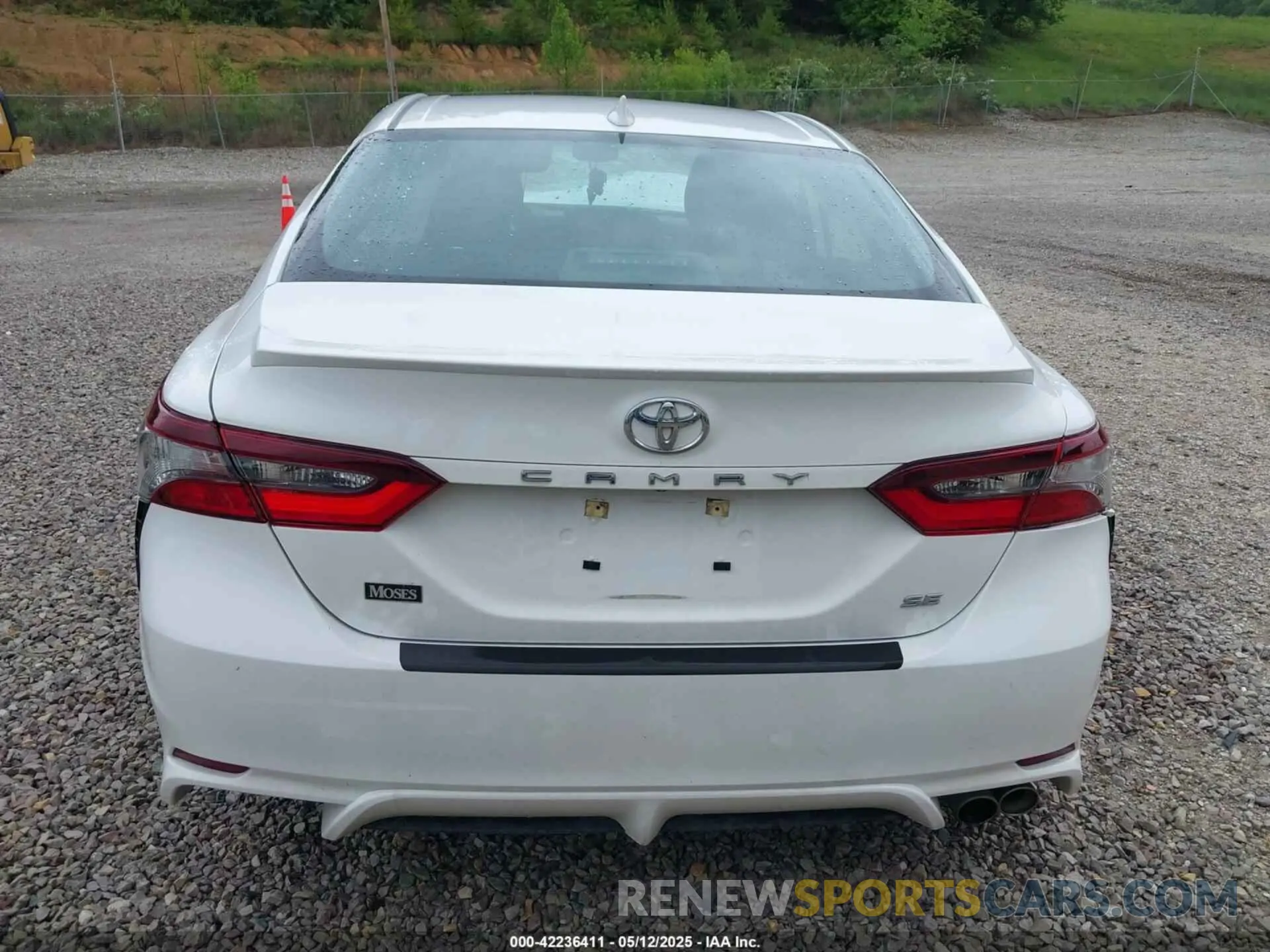 17 Photograph of a damaged car 4T1G11AK5RU212816 TOYOTA CAMRY 2024