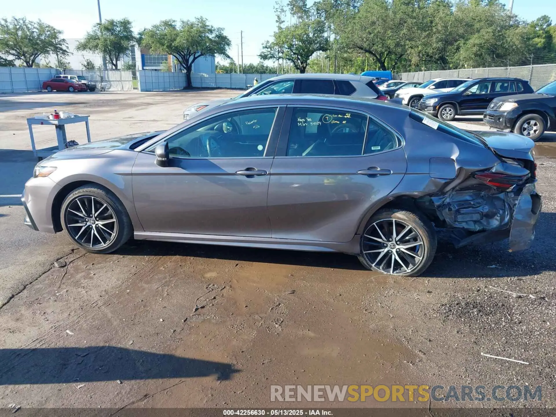 14 Фотография поврежденного автомобиля 4T1G11AK6RU239071 TOYOTA CAMRY 2024