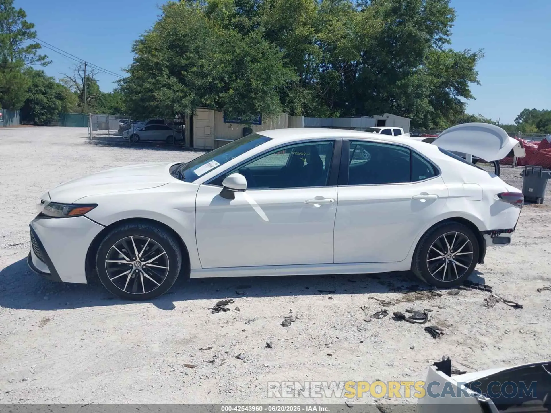 15 Фотография поврежденного автомобиля 4T1G11AK6RU249213 TOYOTA CAMRY 2024