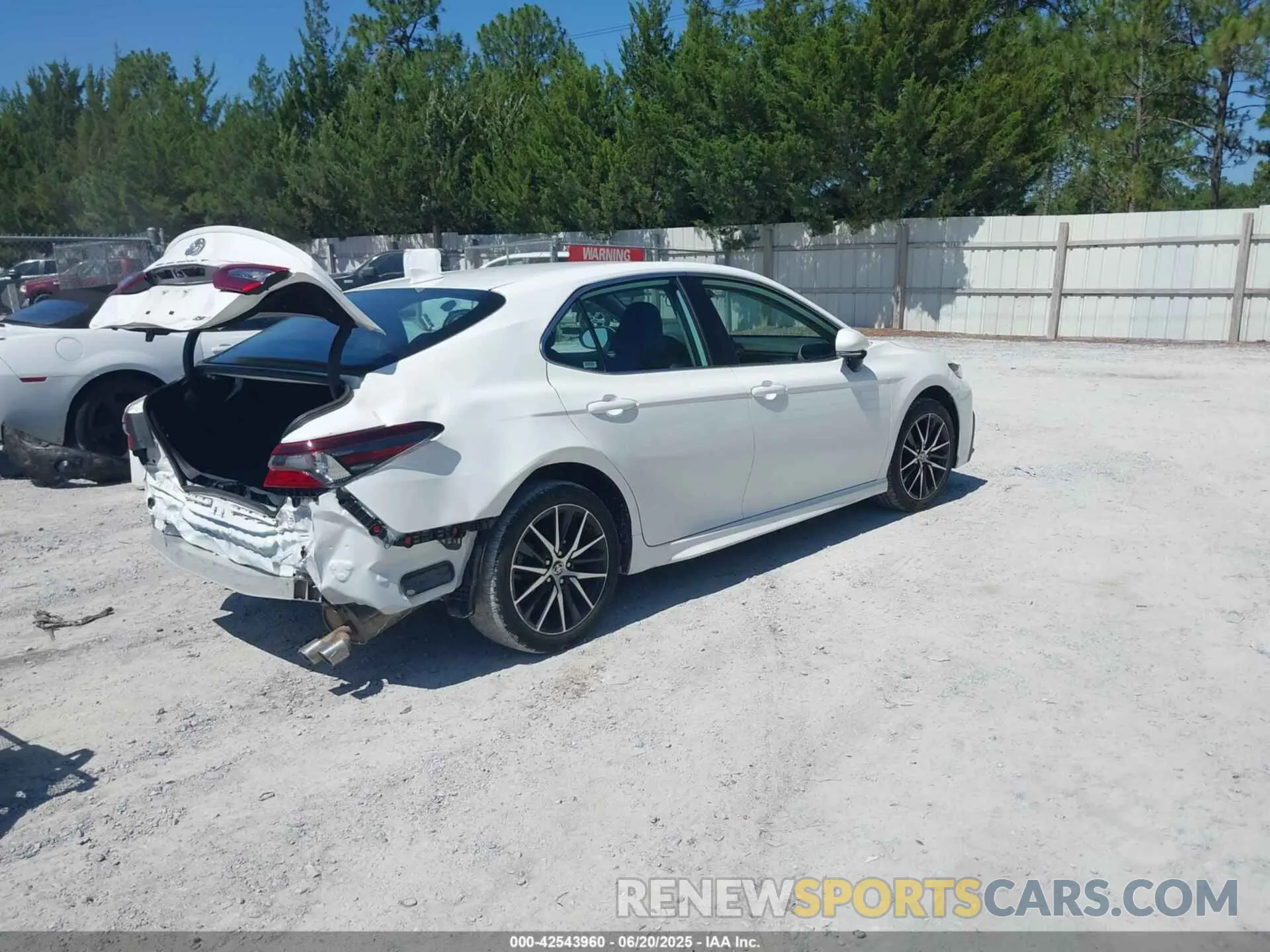 4 Фотография поврежденного автомобиля 4T1G11AK6RU249213 TOYOTA CAMRY 2024