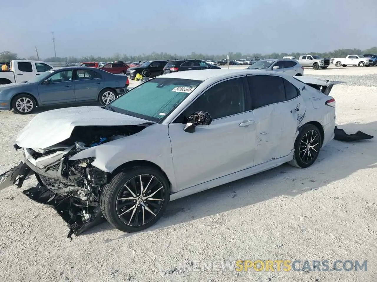 1 Фотография поврежденного автомобиля 4T1G11AK7RU204149 TOYOTA CAMRY 2024