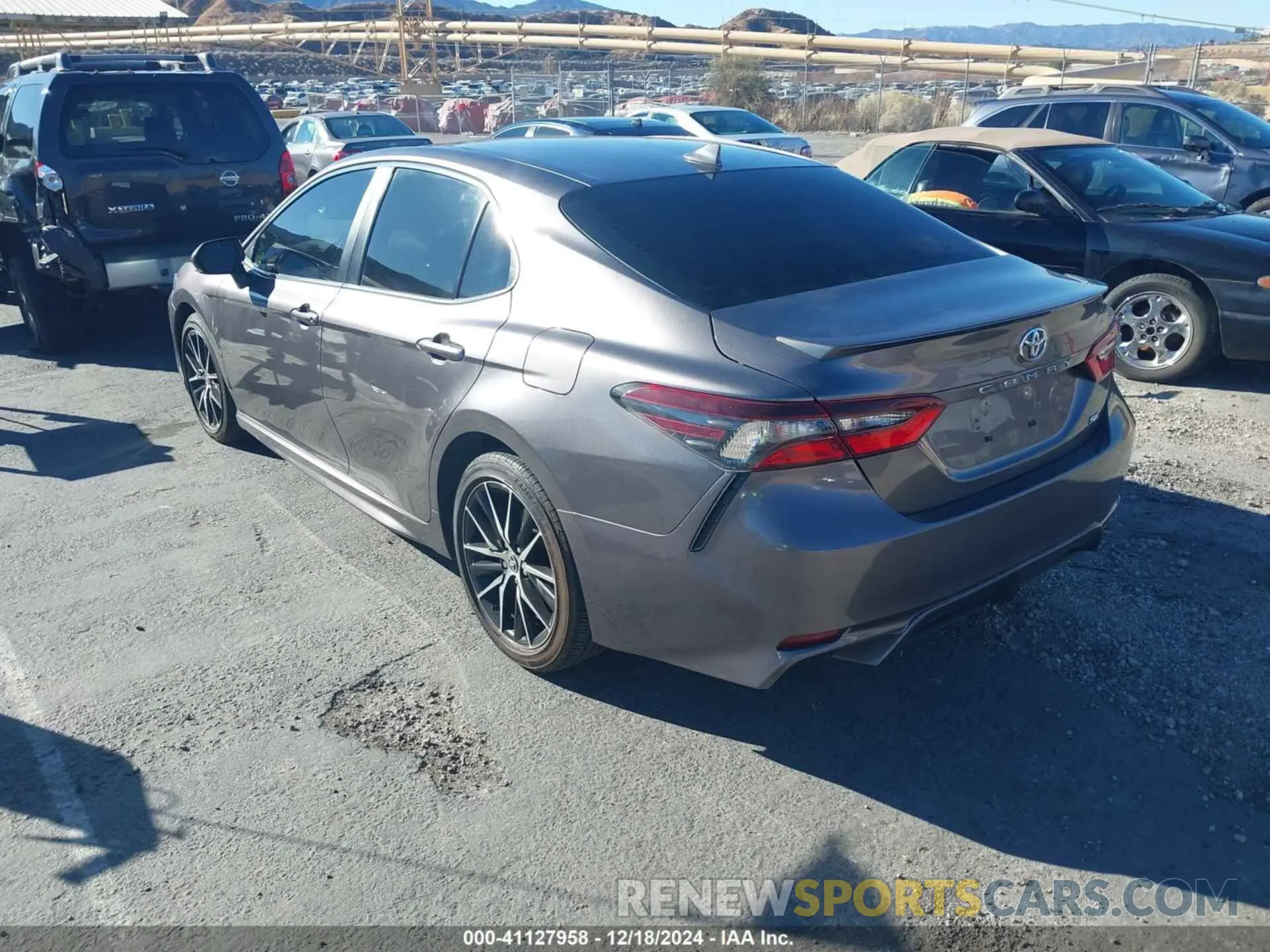 3 Фотография поврежденного автомобиля 4T1G11AK8RU203186 TOYOTA CAMRY 2024