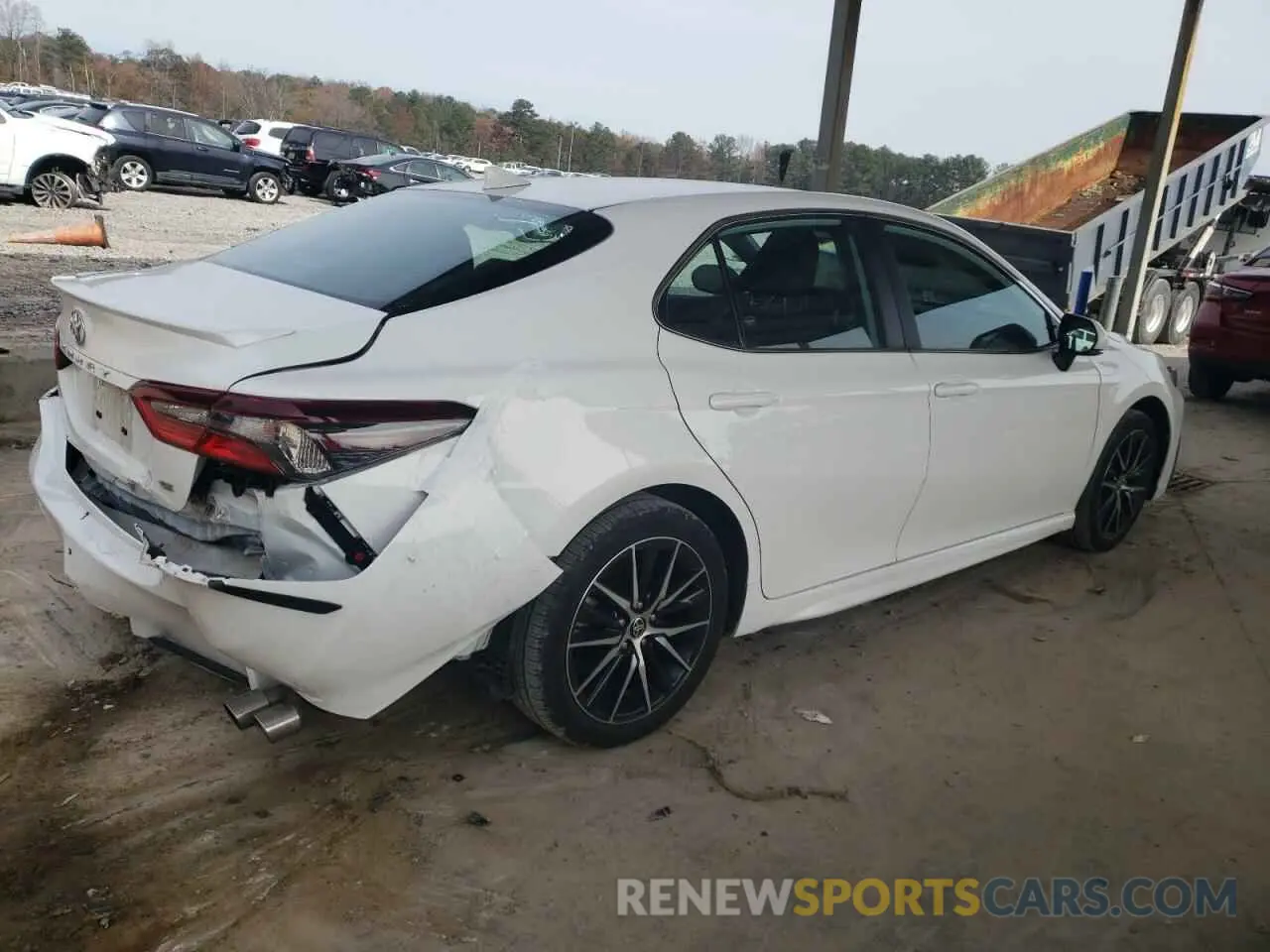 3 Фотография поврежденного автомобиля 4T1G11AK8RU246605 TOYOTA CAMRY 2024
