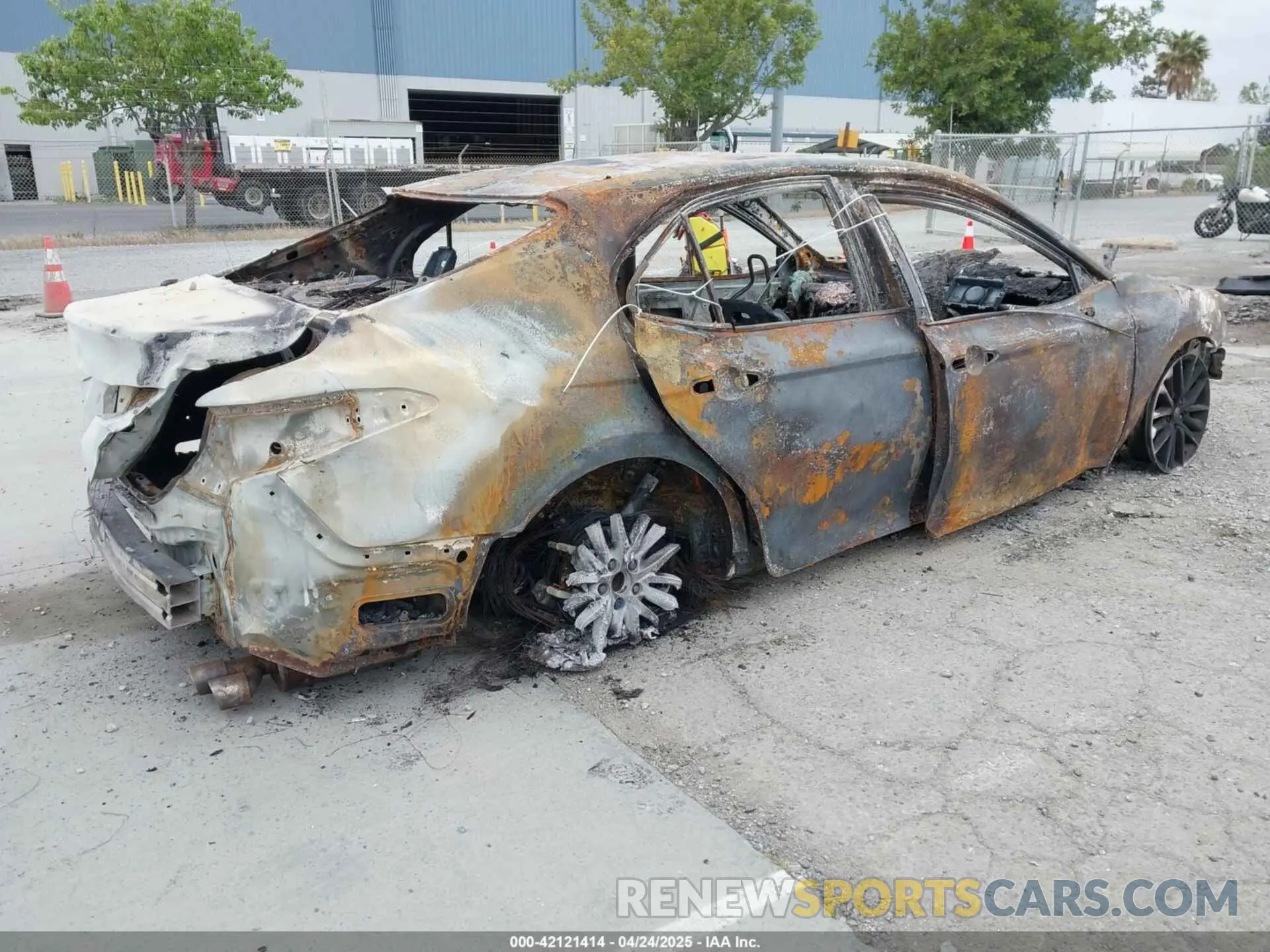 4 Фотография поврежденного автомобиля 4T1G11AK9RU872518 TOYOTA CAMRY 2024