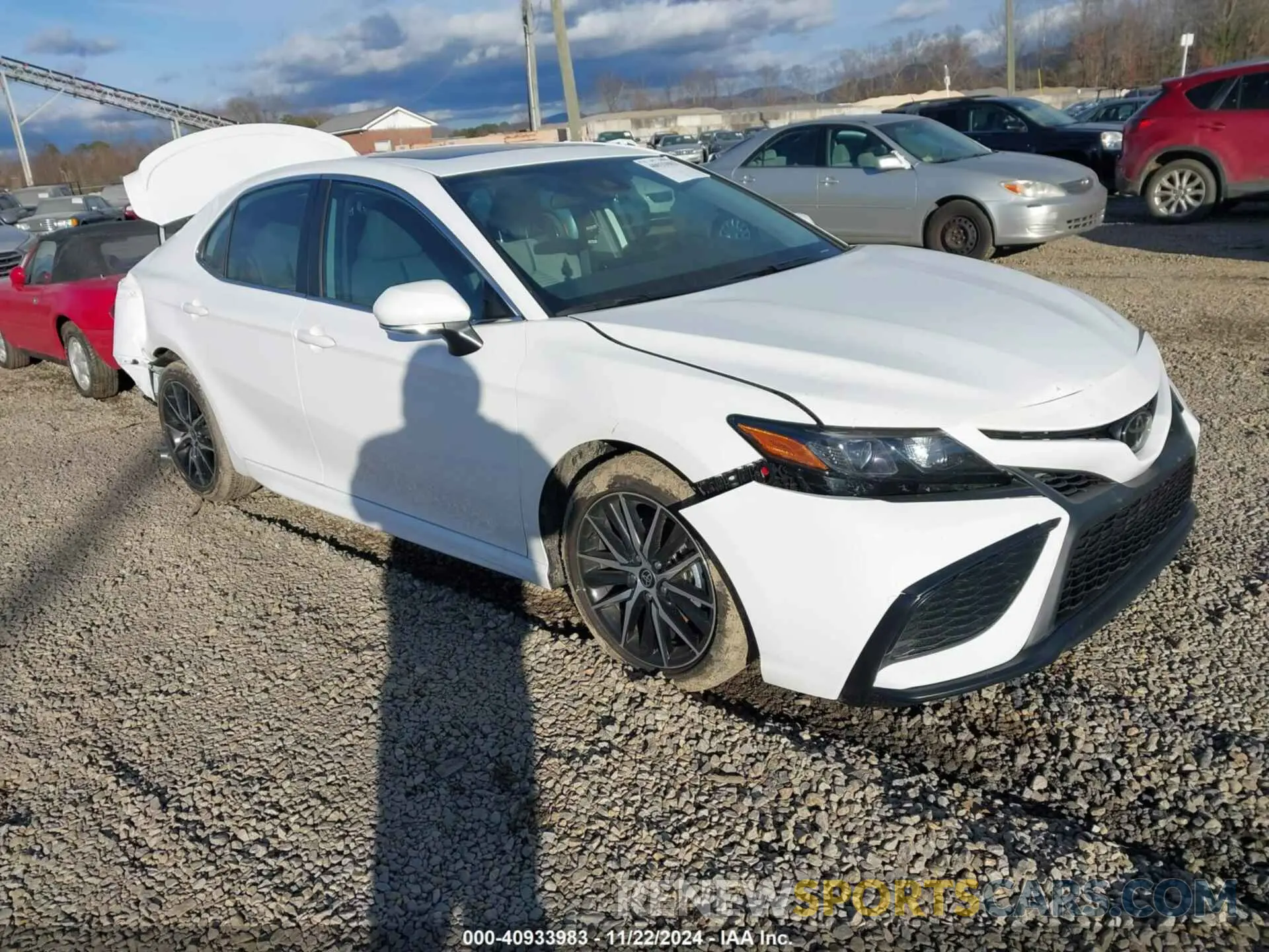 1 Фотография поврежденного автомобиля 4T1G11AKXRU245665 TOYOTA CAMRY 2024