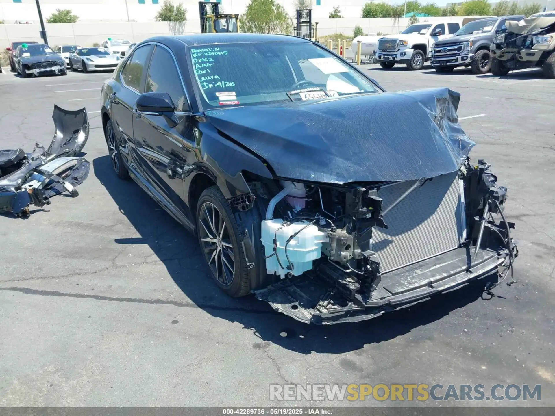 1 Photograph of a damaged car 4T1G11AKXRU260733 TOYOTA CAMRY 2024