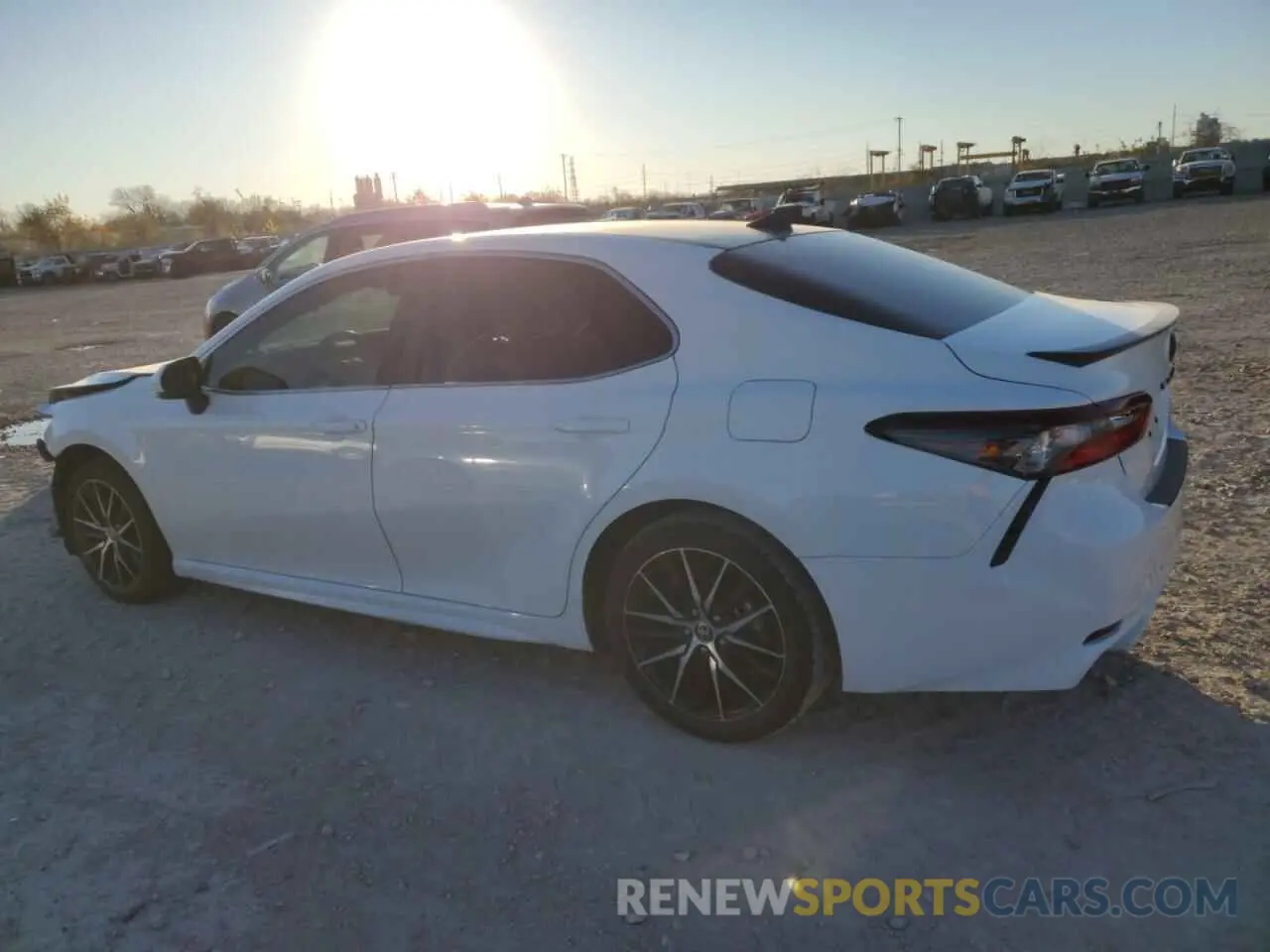 2 Фотография поврежденного автомобиля 4T1G11BK0RU109964 TOYOTA CAMRY 2024