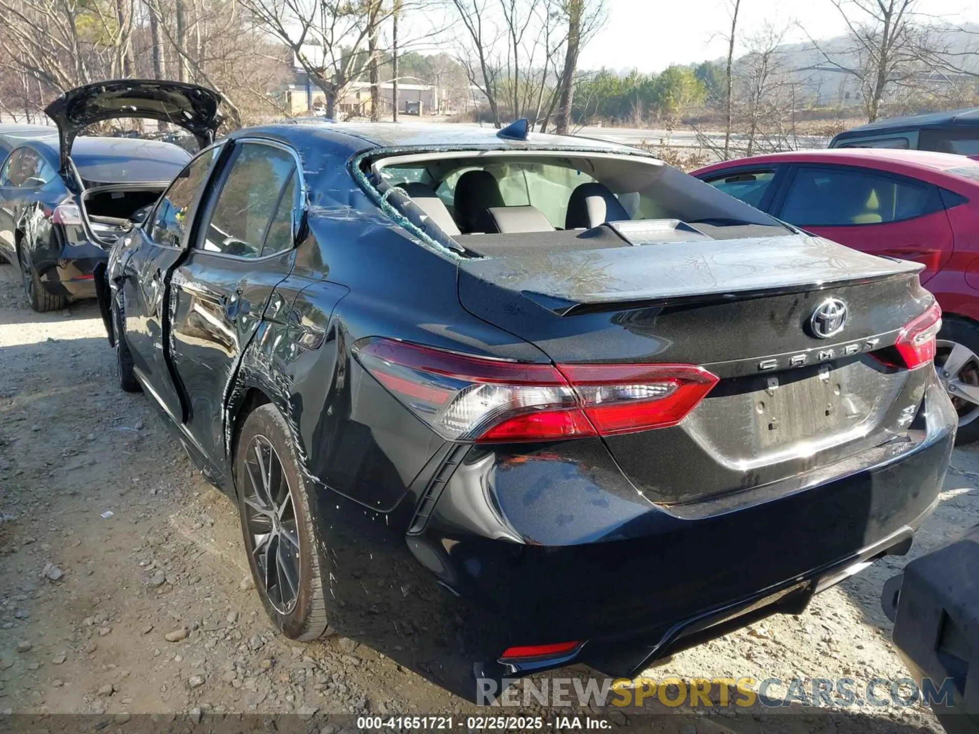 3 Фотография поврежденного автомобиля 4T1G11BK3RU109361 TOYOTA CAMRY 2024