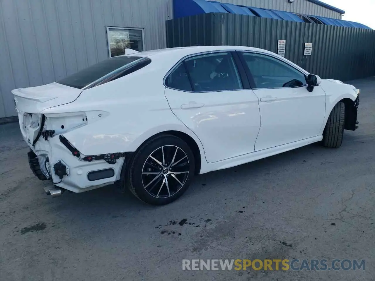 3 Фотография поврежденного автомобиля 4T1G11BK7RU117821 TOYOTA CAMRY 2024