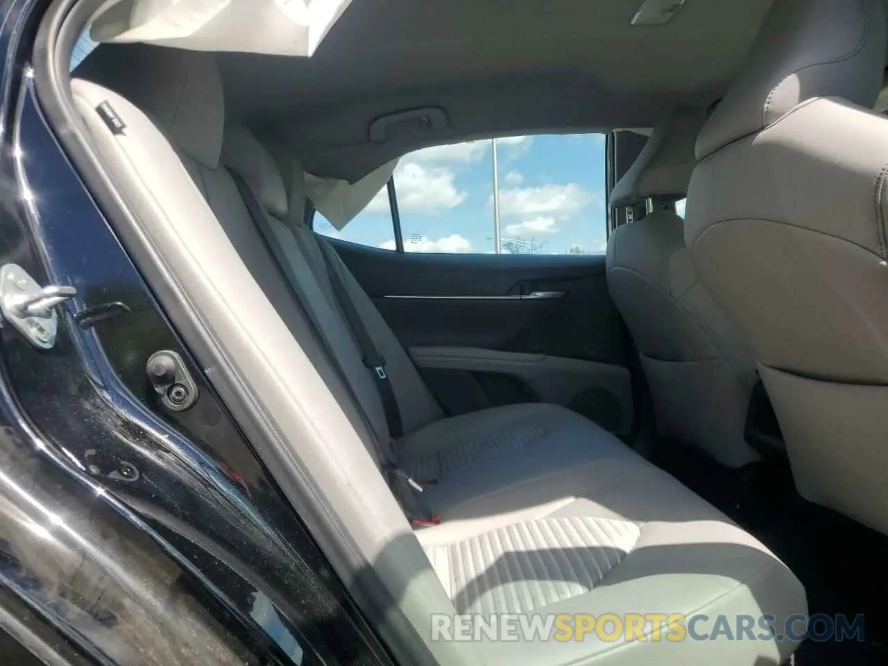 10 Photograph of a damaged car 4T1G31AK7RU622561 TOYOTA CAMRY 2024