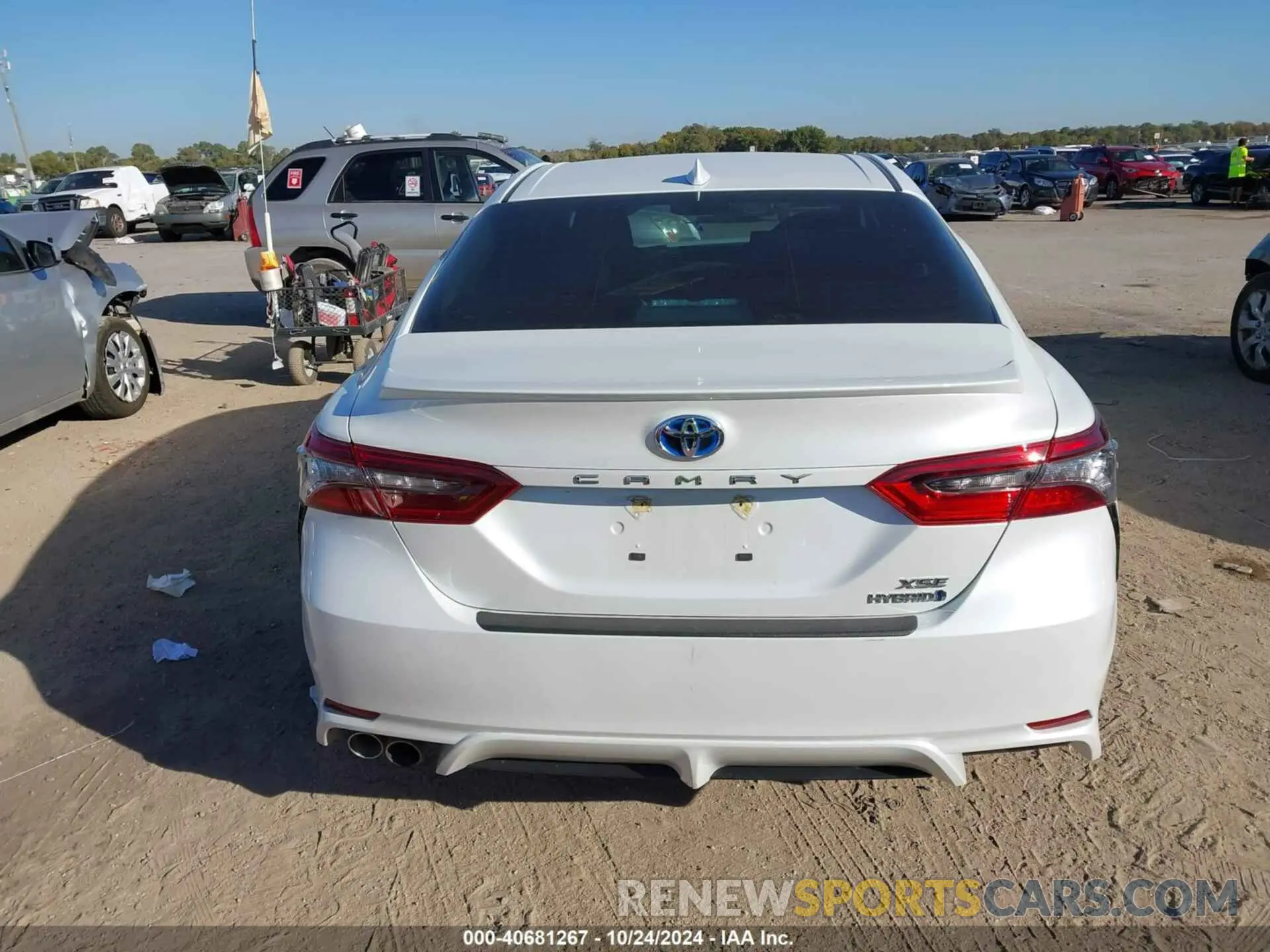 16 Photograph of a damaged car 4T1K31AK7RU069663 TOYOTA CAMRY 2024